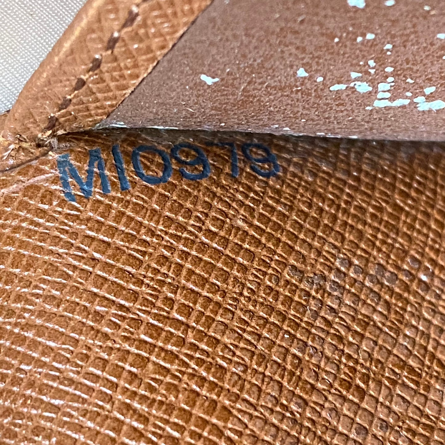 Louis Vuitton monogram kiss lock wallet MI0979 Authentic with COA