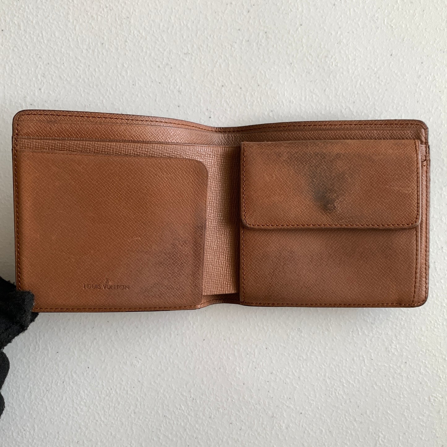 Louis Vuitton men’s bifold monogram wallet RA1900 Authentic with COA
