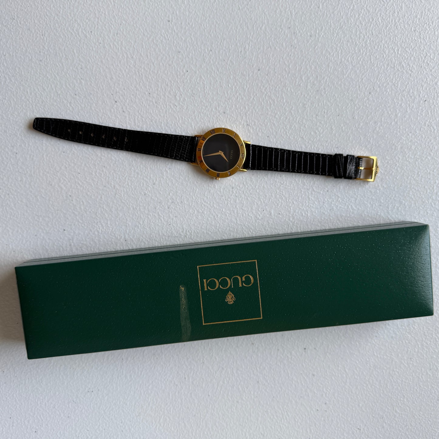 Gucci vintage black leather strap Watch Authentic with COA box