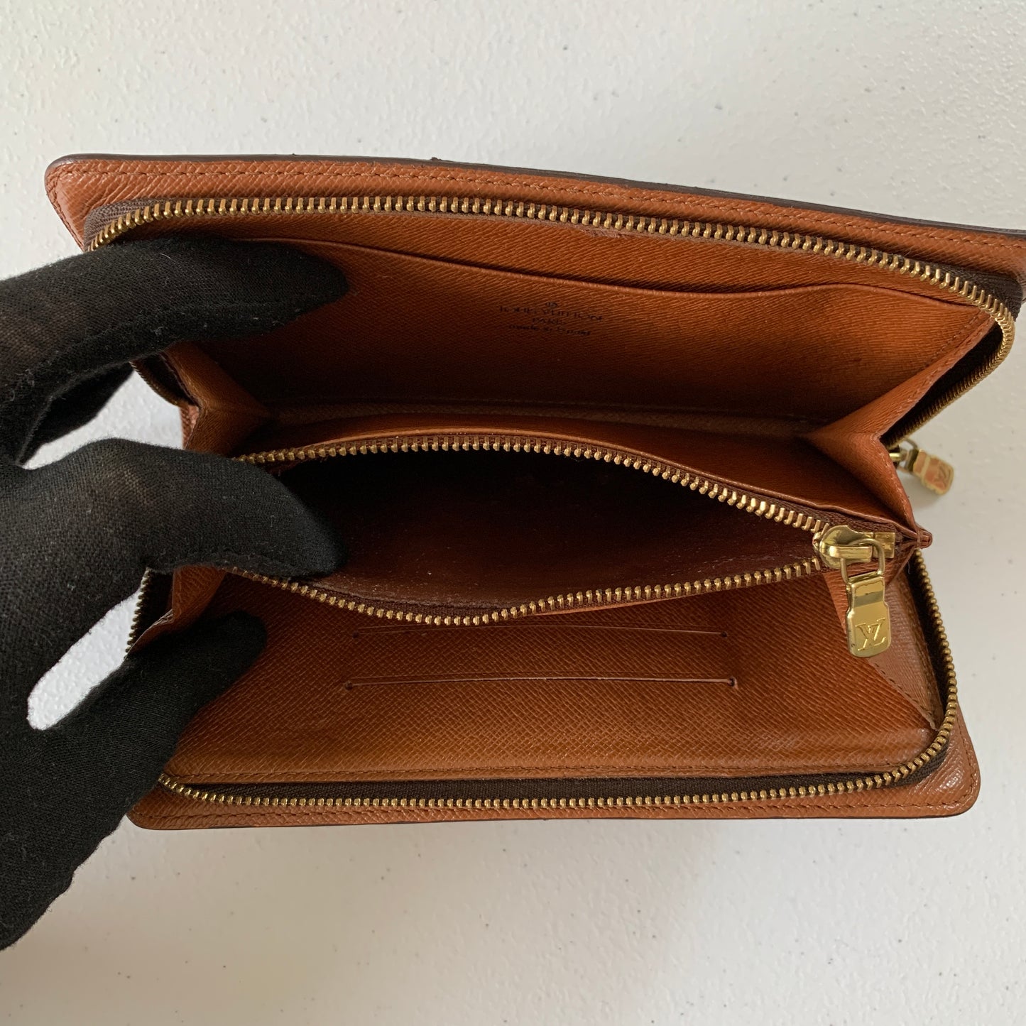 Louis Vuitton zippy leather wallet ca0998 authentic with COA