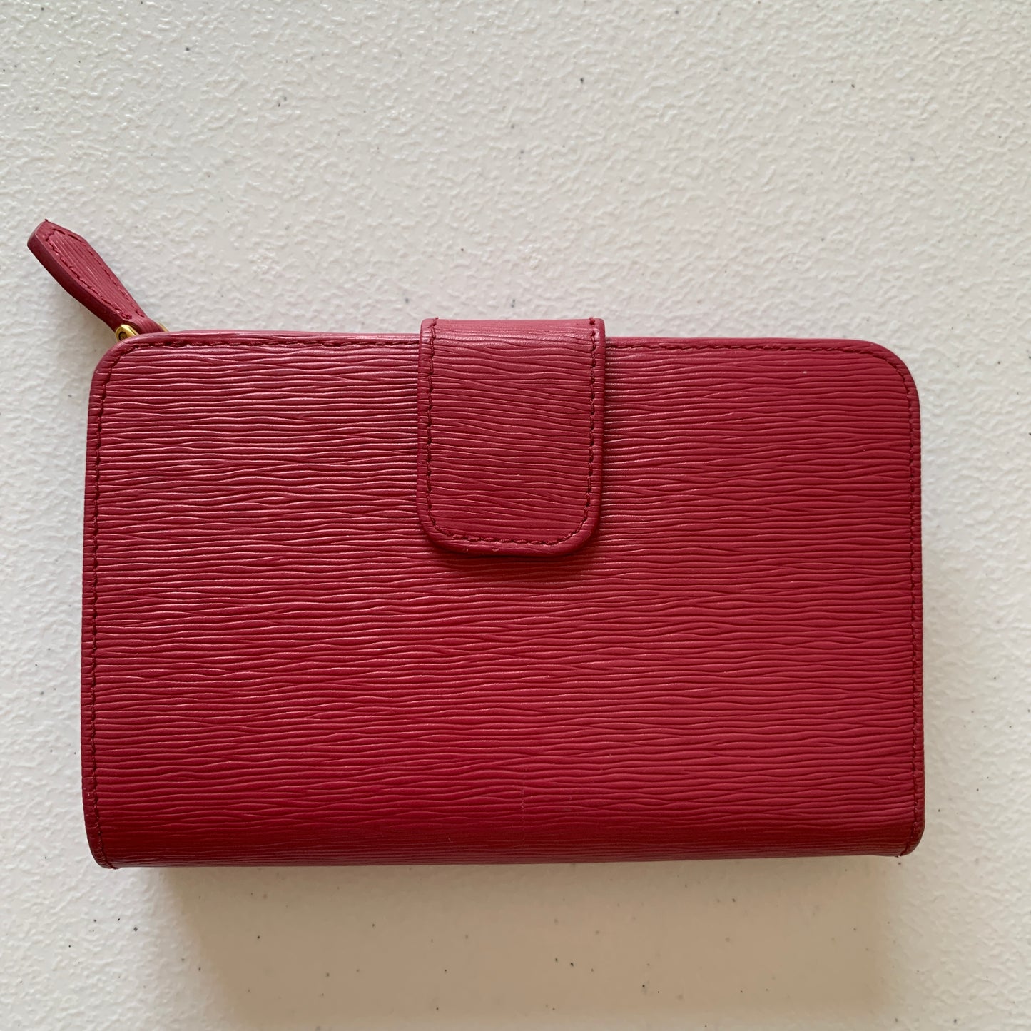 Prada women’s pink bifold compact leather wallet authentic with COA
