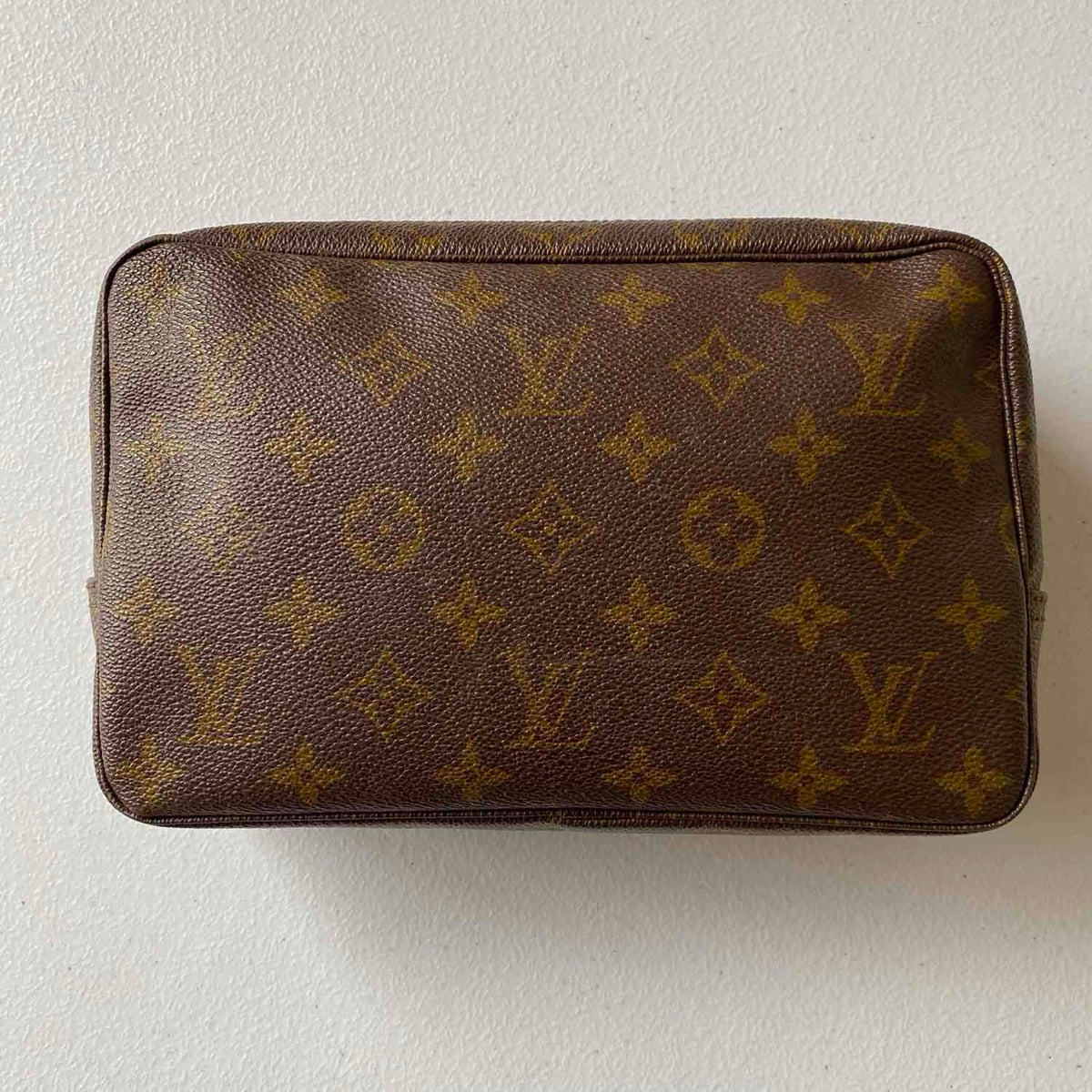 Louis Vuitton monogram make up bag pouch 23 authentic with COA
