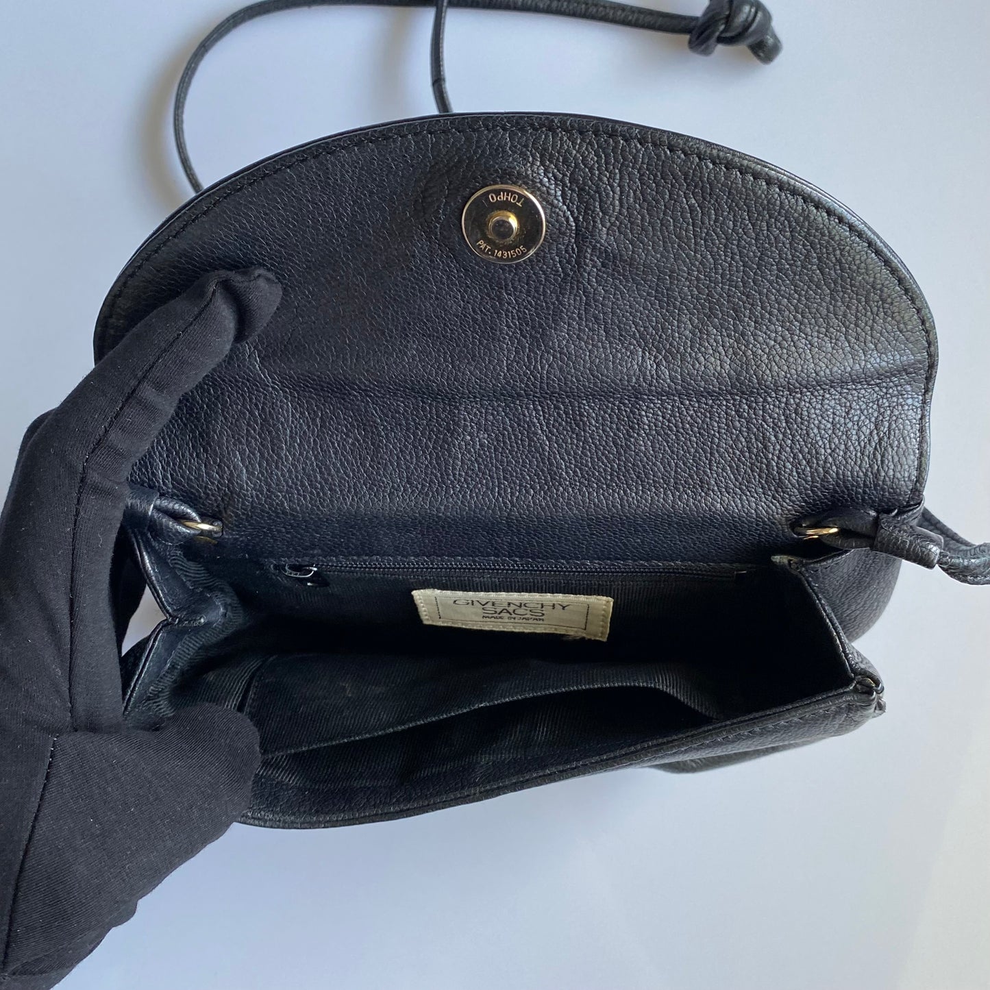 Givenchy 4G logo black leather crossbody bag authentic with coa