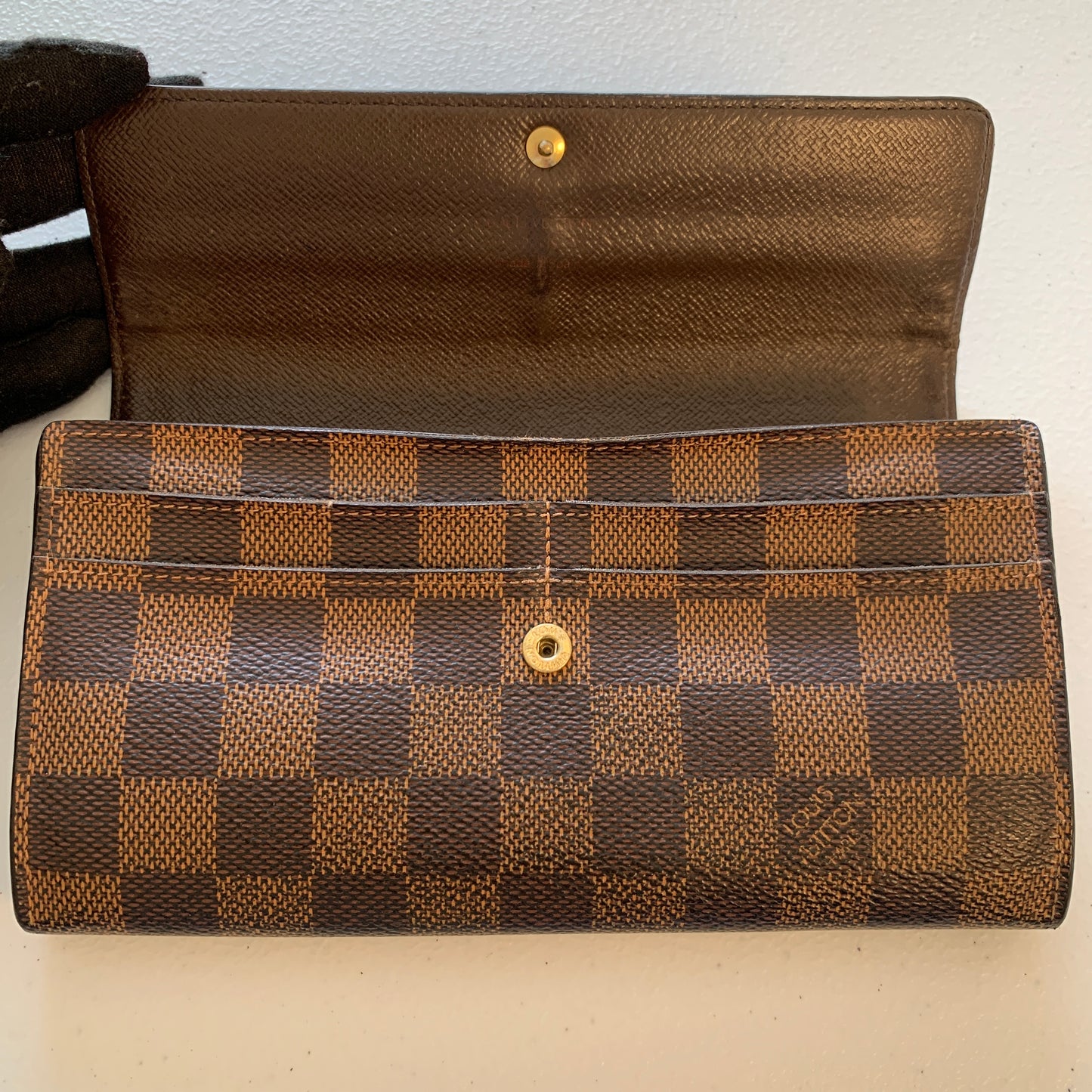 Louis Vuitton women’s damier ebene long Wallet ca1122 authentic with COA