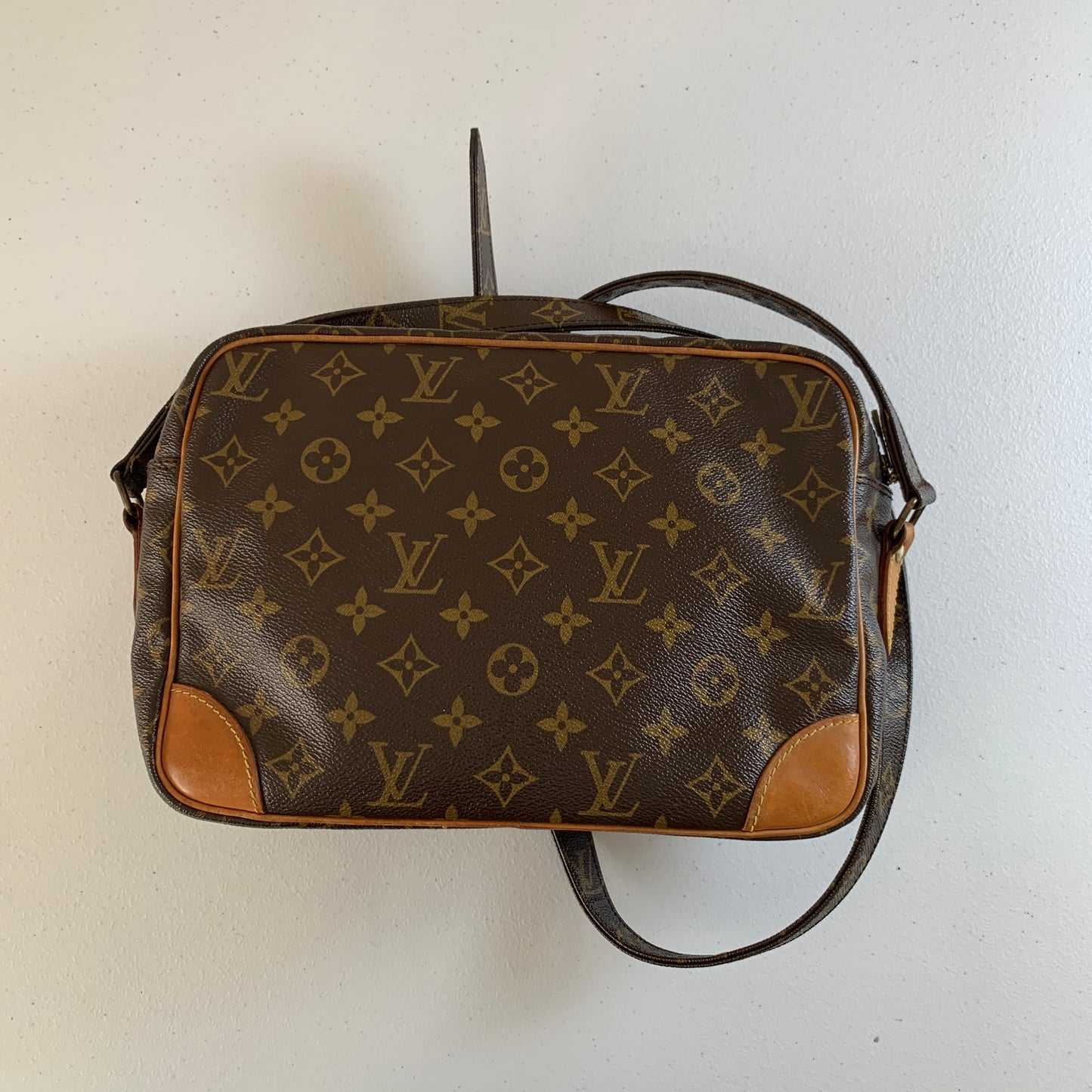 Louis Vuitton monogram Nile crossbody bag authentic with COA