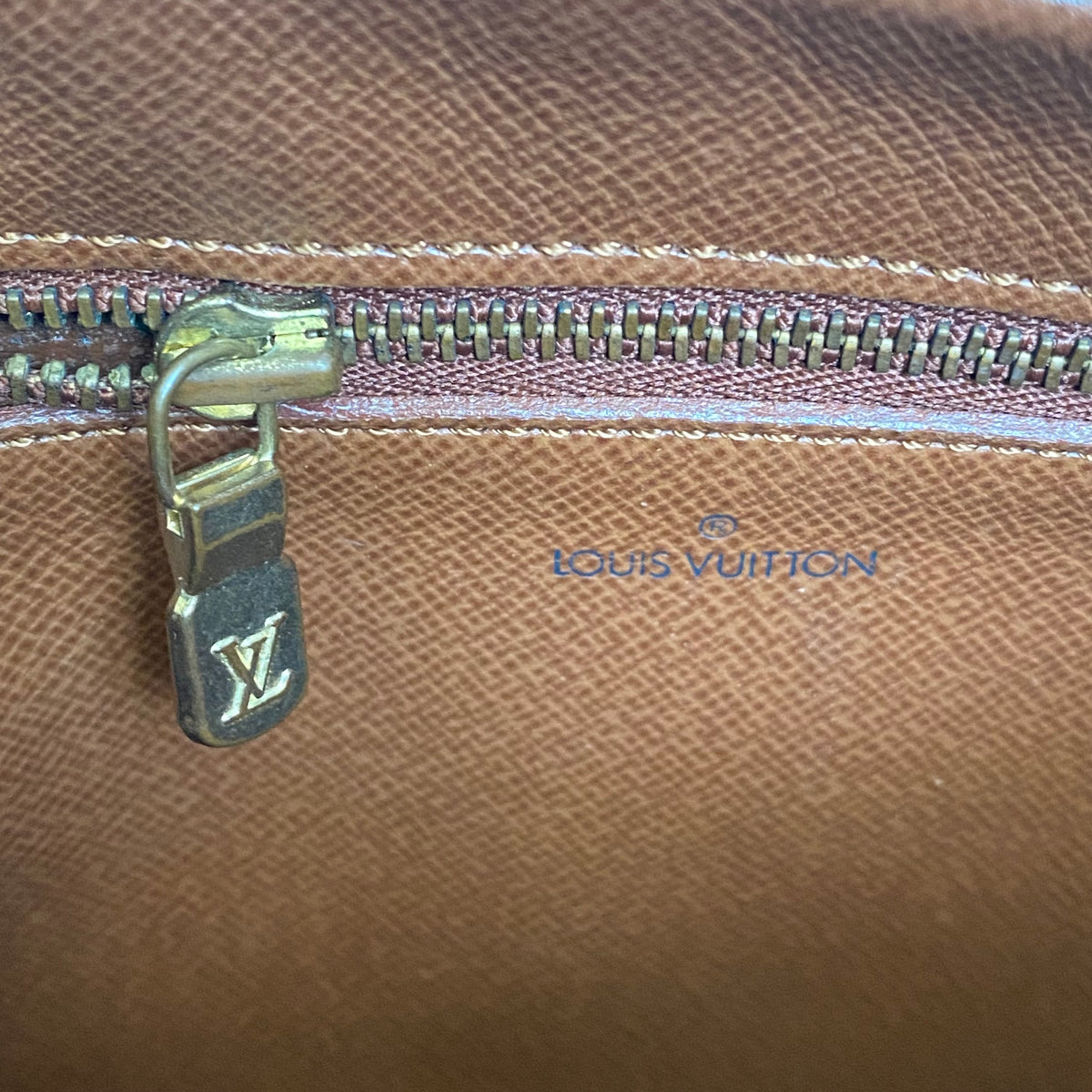 Louis Vuitton monogram wristlet clutch bag TH0990 Authentic with COA 11x7x1.7