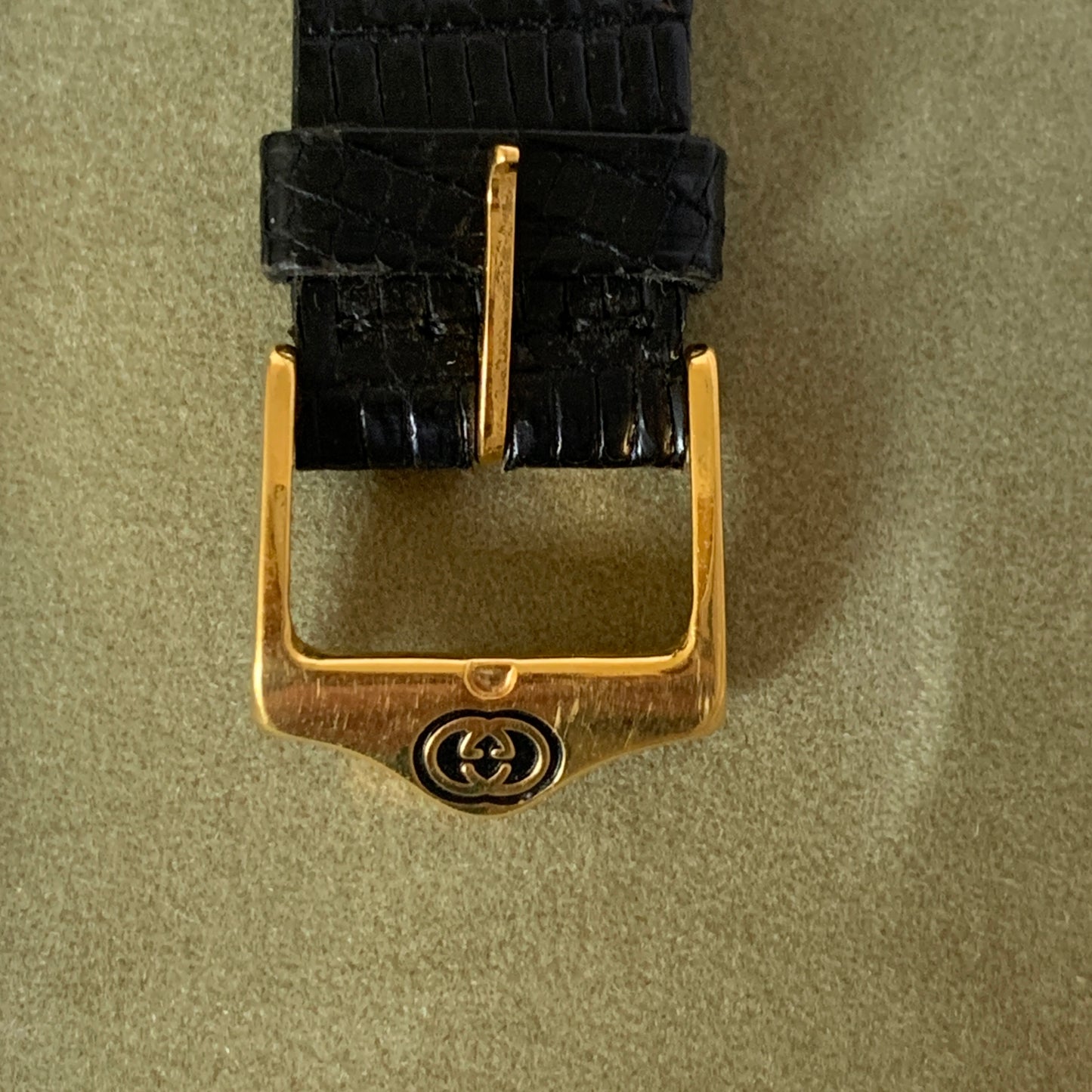 Gucci vintage black leather strap Watch Authentic with COA box