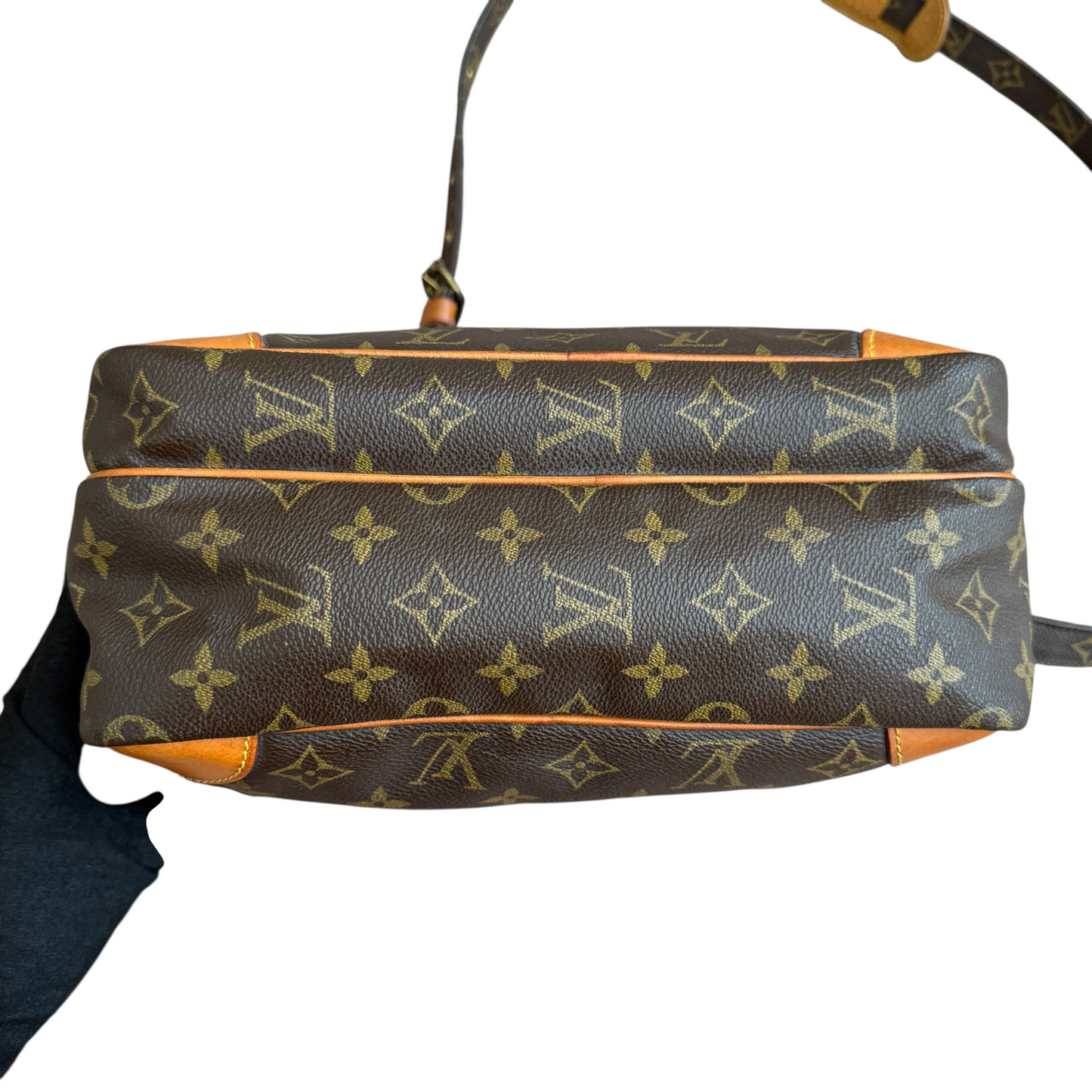 Louis Vuitton monogram Nile crossbody bag unisex authentic with COA