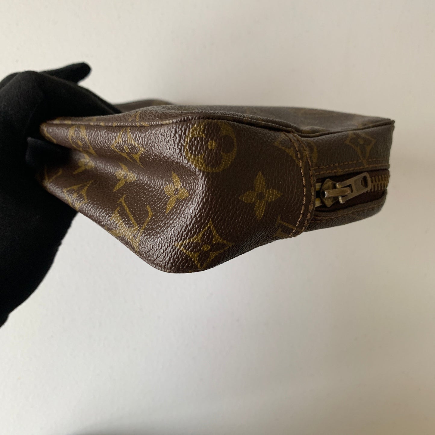 Louis Vuitton monogram Cosmetic Pouch trousse toilette 23 authentic with COA