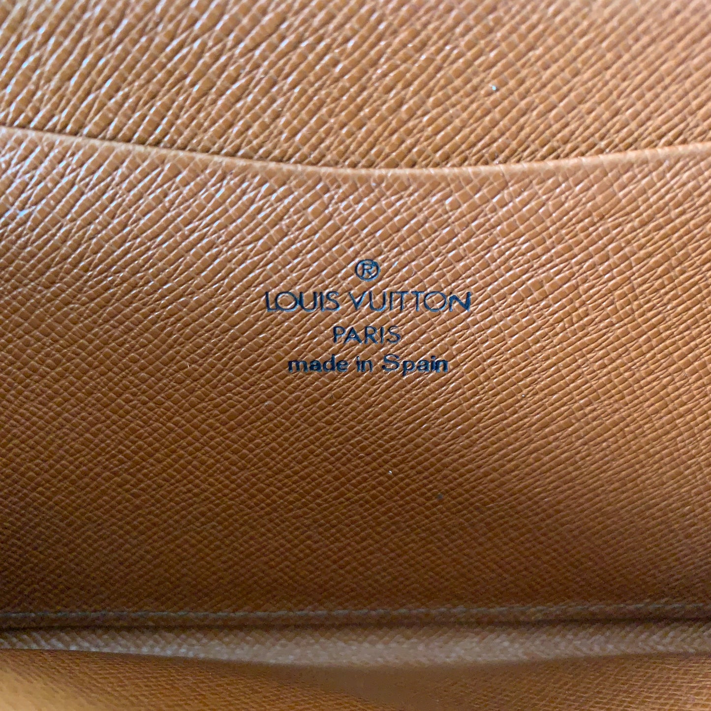 Louis Vuitton zippy leather wallet ca0998 authentic with COA