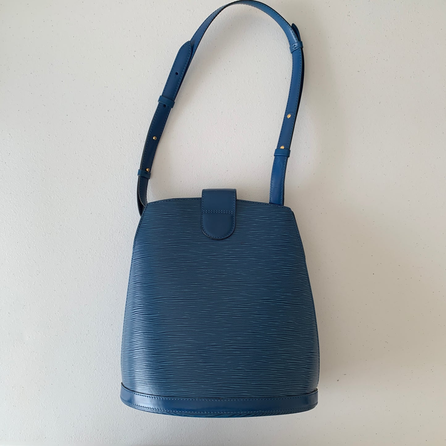 Louis Vuitton blue Epi leather cluny shoulder bag authentic with COA