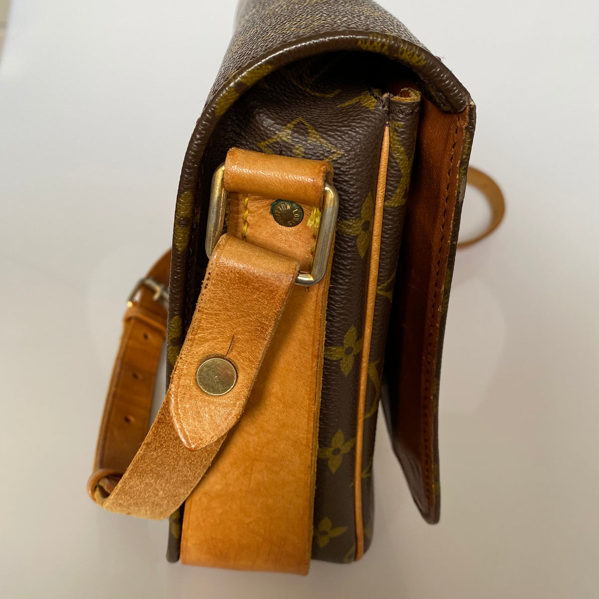 Louis Vuitton monogram crossbody bag 832 Authentic with COA & dust bag 10.8x9.5x3.6