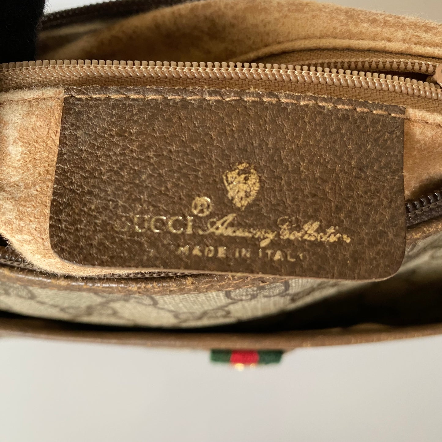 Gucci vintage sherry line crossbody bag Authentic with coa