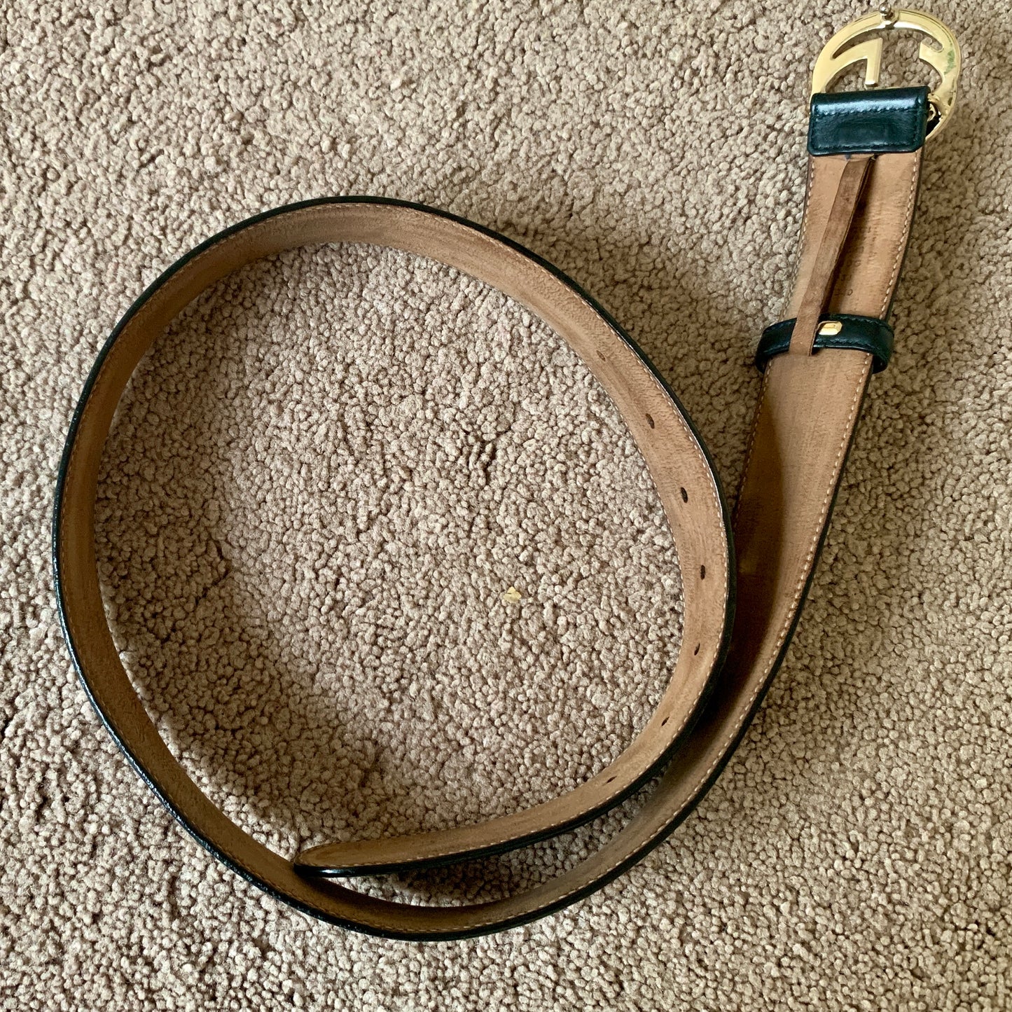 Authentic Gucci unisex black leather belt with gold buckle