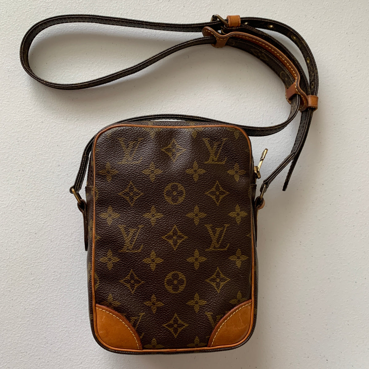 Louis Vuitton monogram 8903 SL crossbody bag authentic with COA9x6.7x1.7