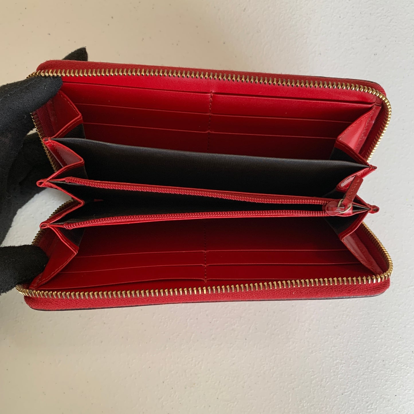 Gucci bow GG monogram Long red zip around leather wallet Authentic with COA
