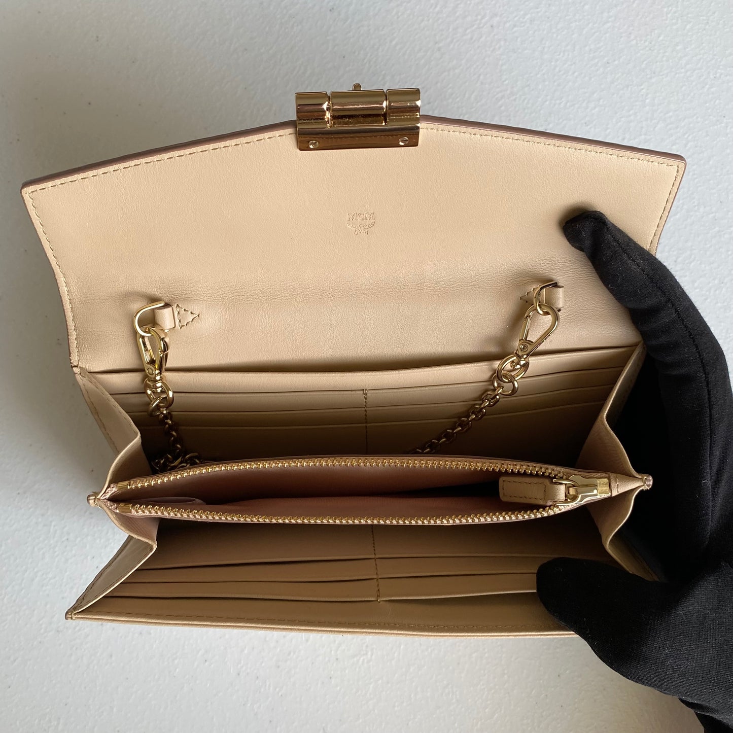 MCM wallet on chain authentic with coa dusty box 7.5x4