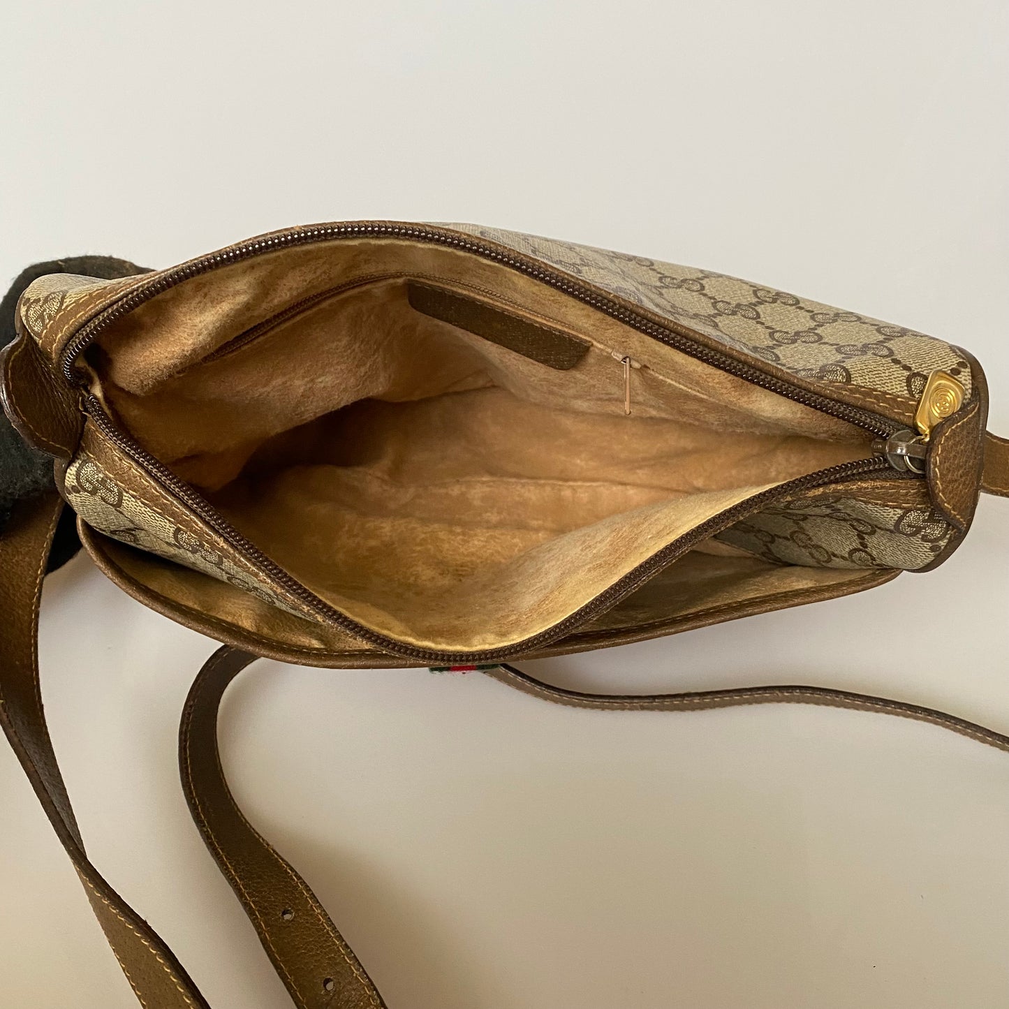 Gucci vintage sherry line crossbody bag Authentic with coa