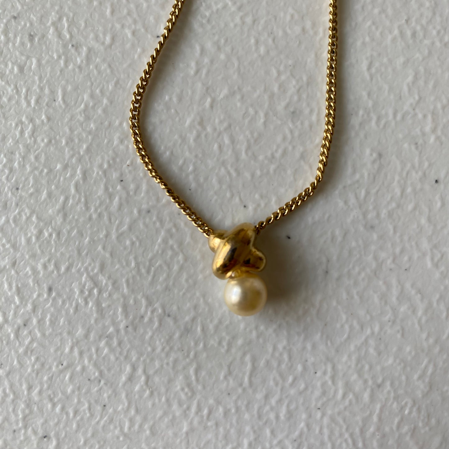 Dior gold plated pearl pendant Necklace Authentic with coa