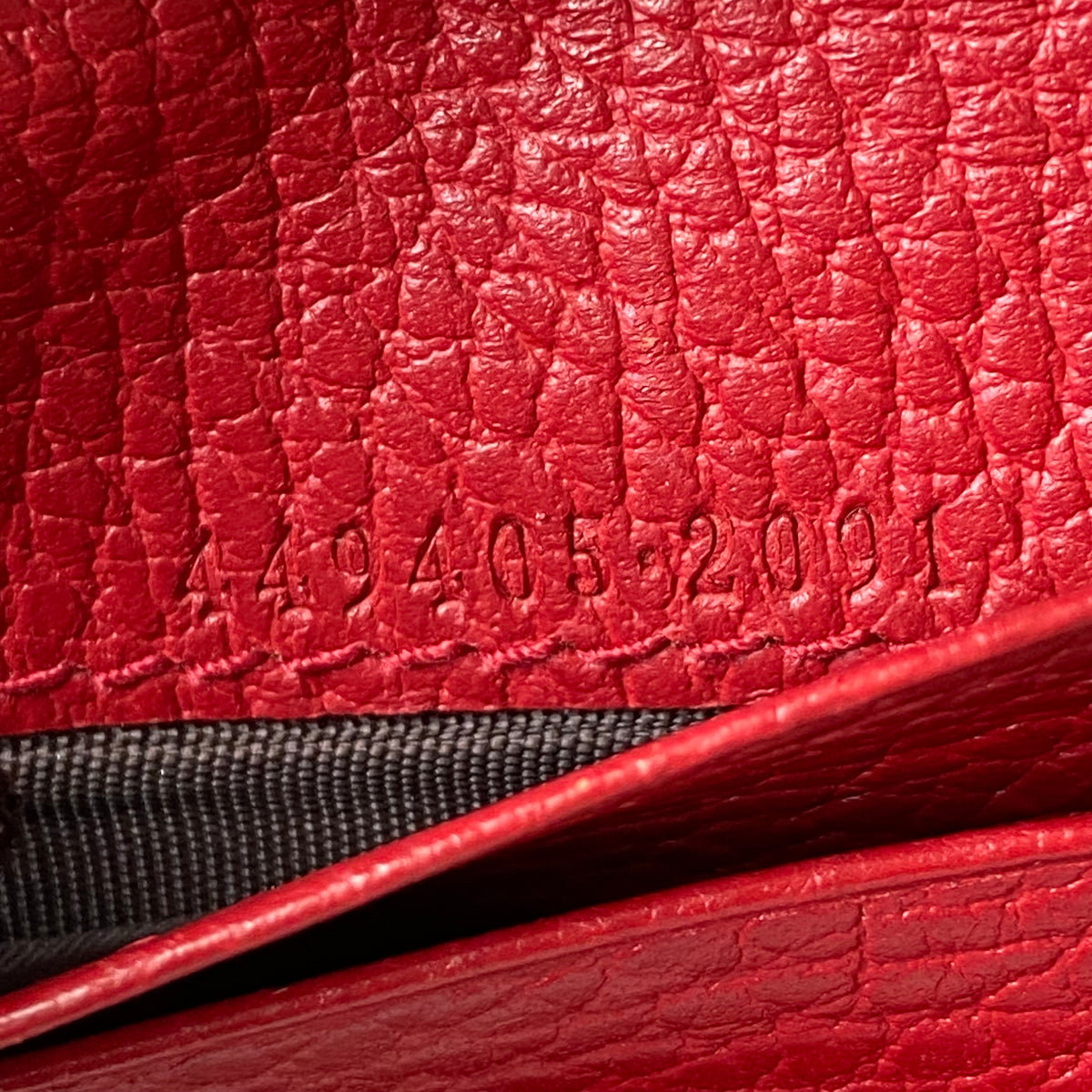 Gucci red leather compact wallet Authentic with COA 4.7x4