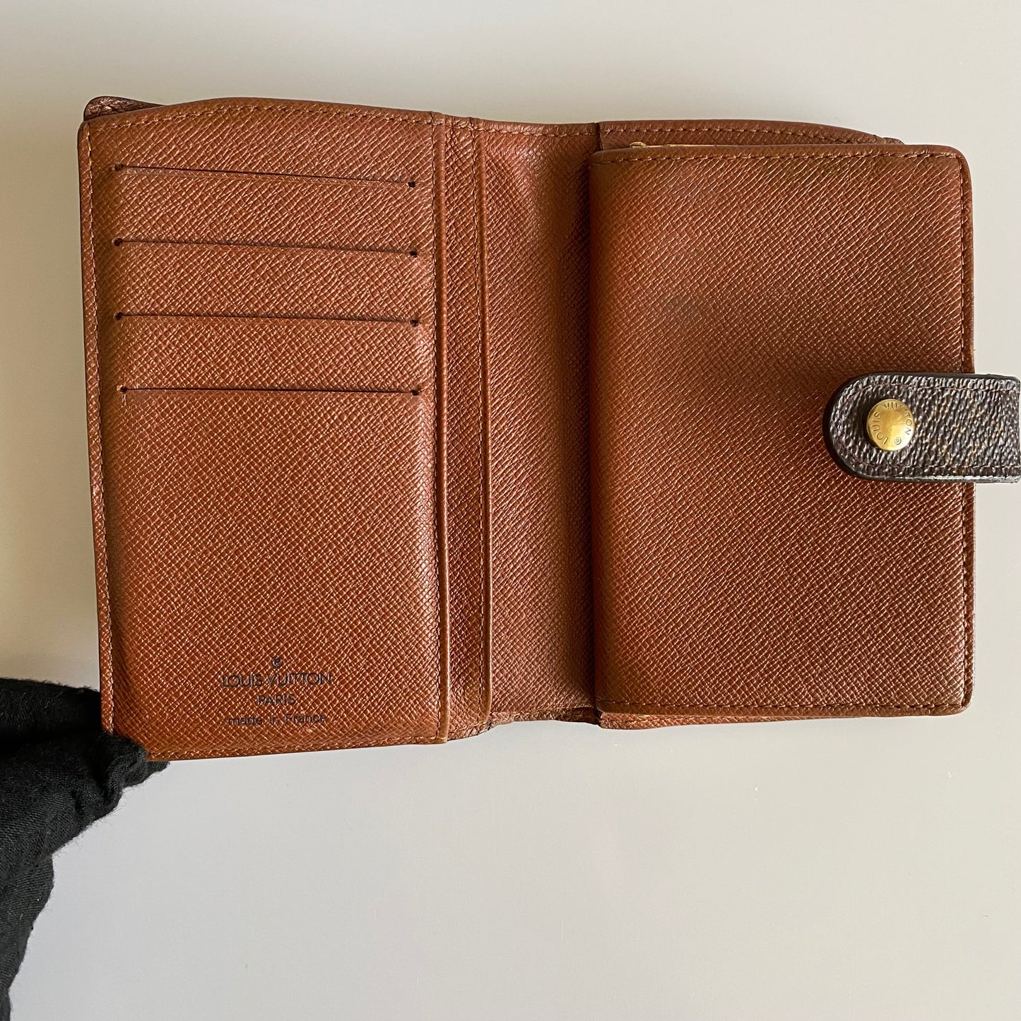 Louis Vuitton monogram kiss lock wallet TH1000 Authentic with coa 5.2x3.2