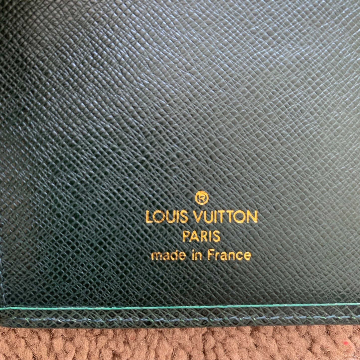 LV1052 Louis Vuitton men's green taige leather card holder wallet