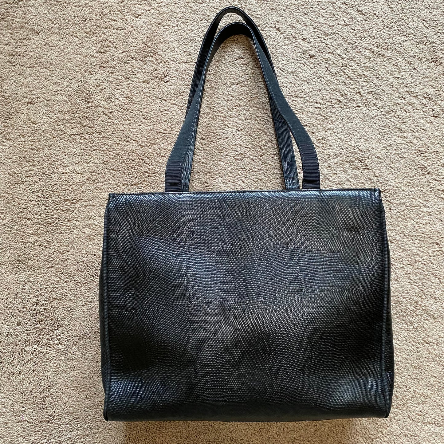 Ferragamo vara bow black leather shoulder bag Authentic with coa