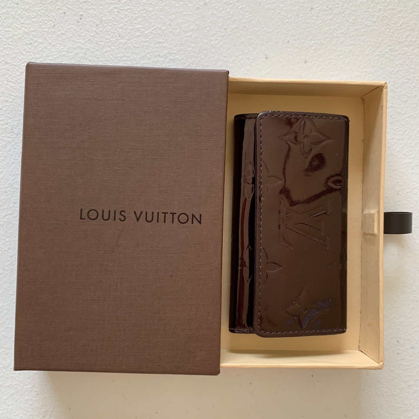 Louis Vuitton vernis patent leather amarante key holder ca3059 authentic with C
