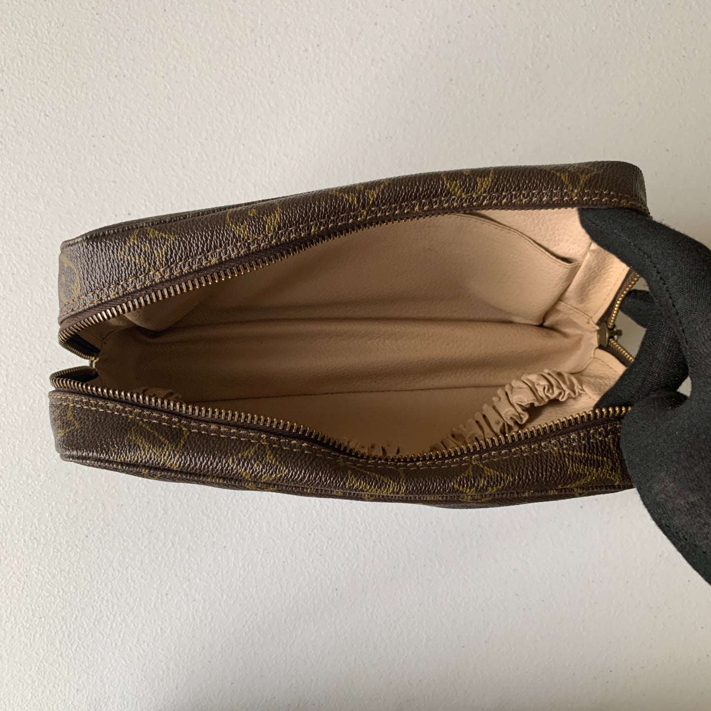 Louis Vuitton monogram Cosmetic Pouch trousse toilette 23 authentic with COA