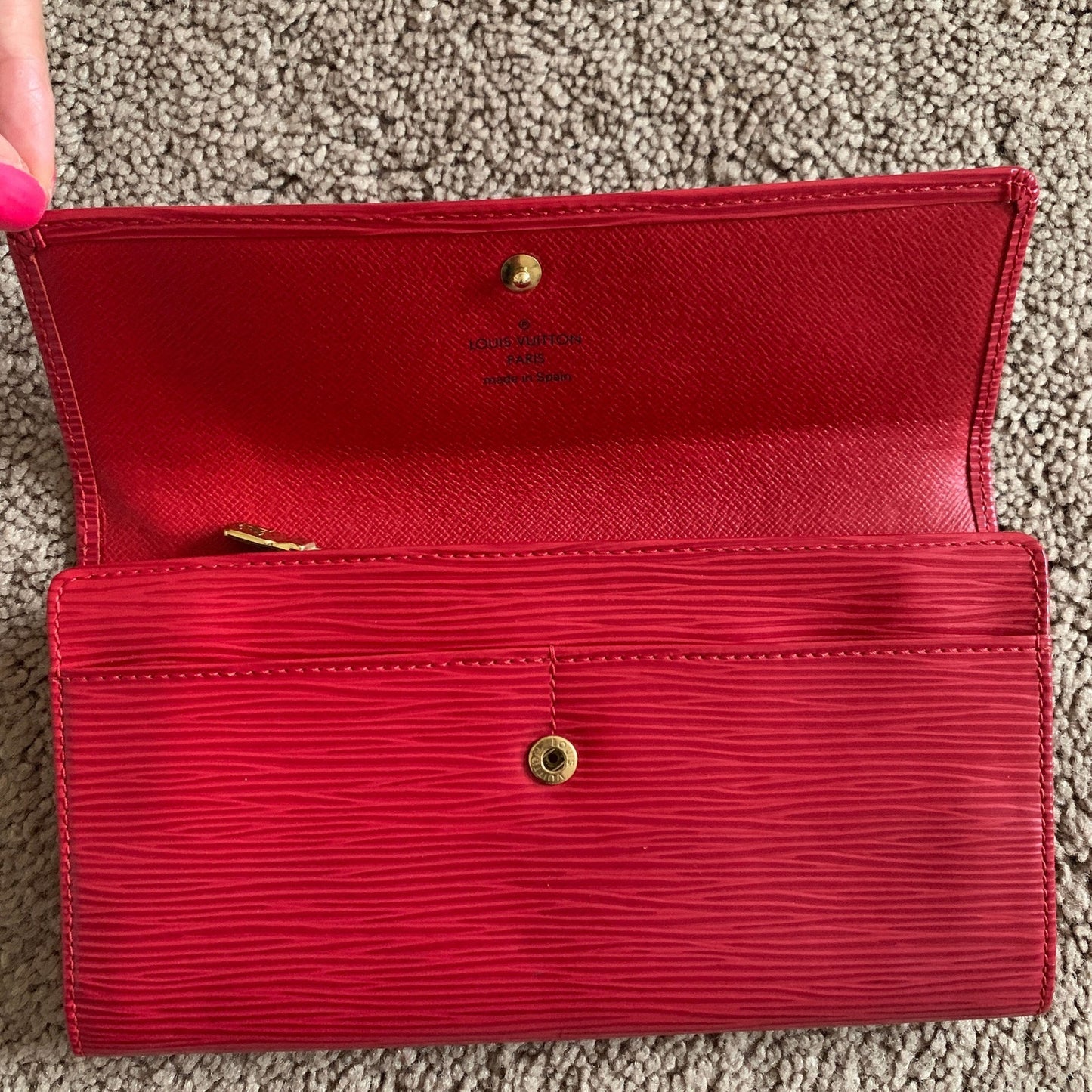 LV1031 Louis Vuitton women's long red Epi leather wallet