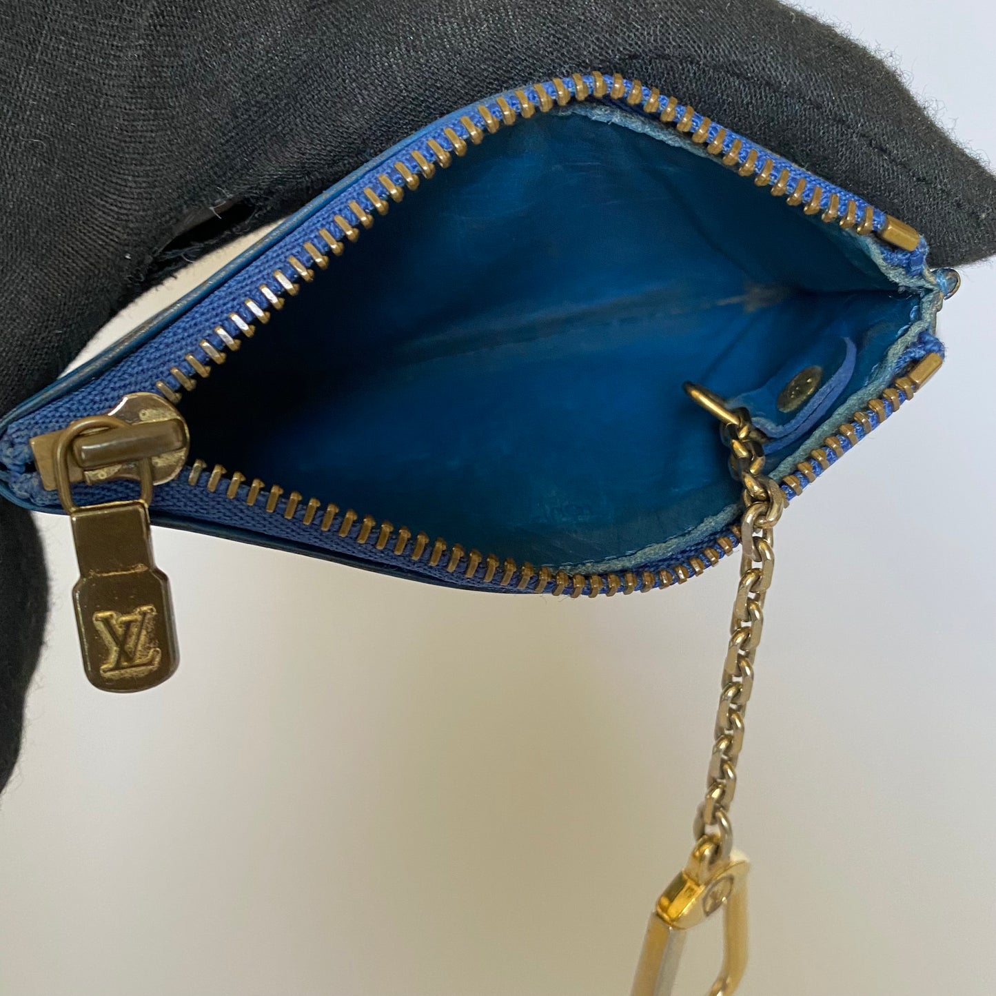 Louis Vuitton blue Epi leather key pouch L00921 Authentic with coa