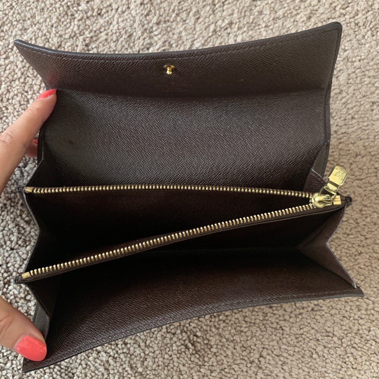 Authentic Louis Vuitton women’s damier Sarah long wallet