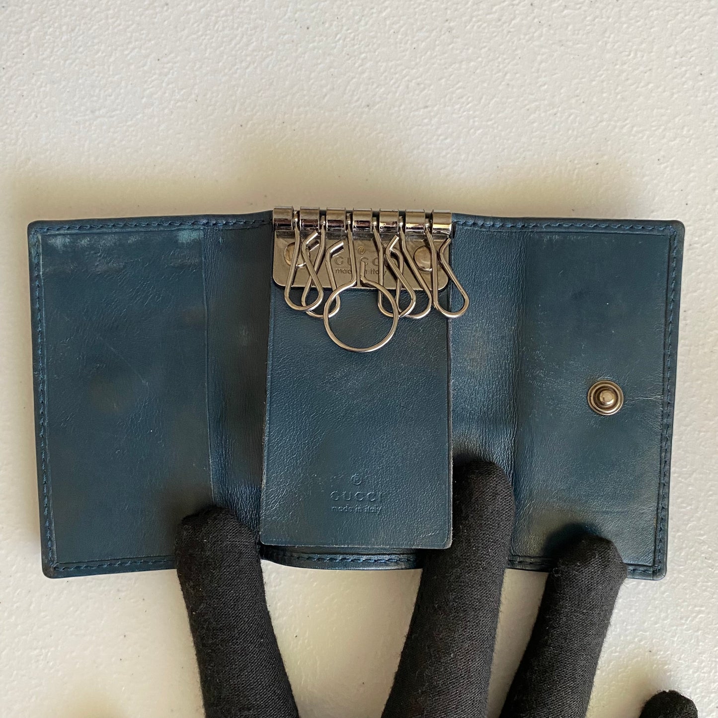 Gucci GG monogram blue leather key holder authentic with coa