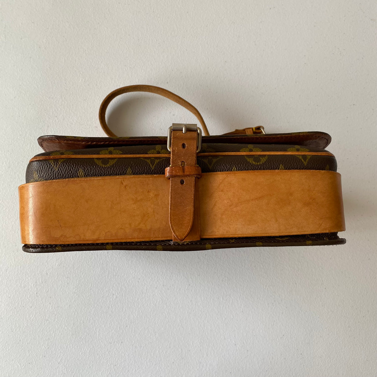 Louis Vuitton monogram crossbody bag 832 Authentic with COA & dust bag 10.8x9.5x3.6