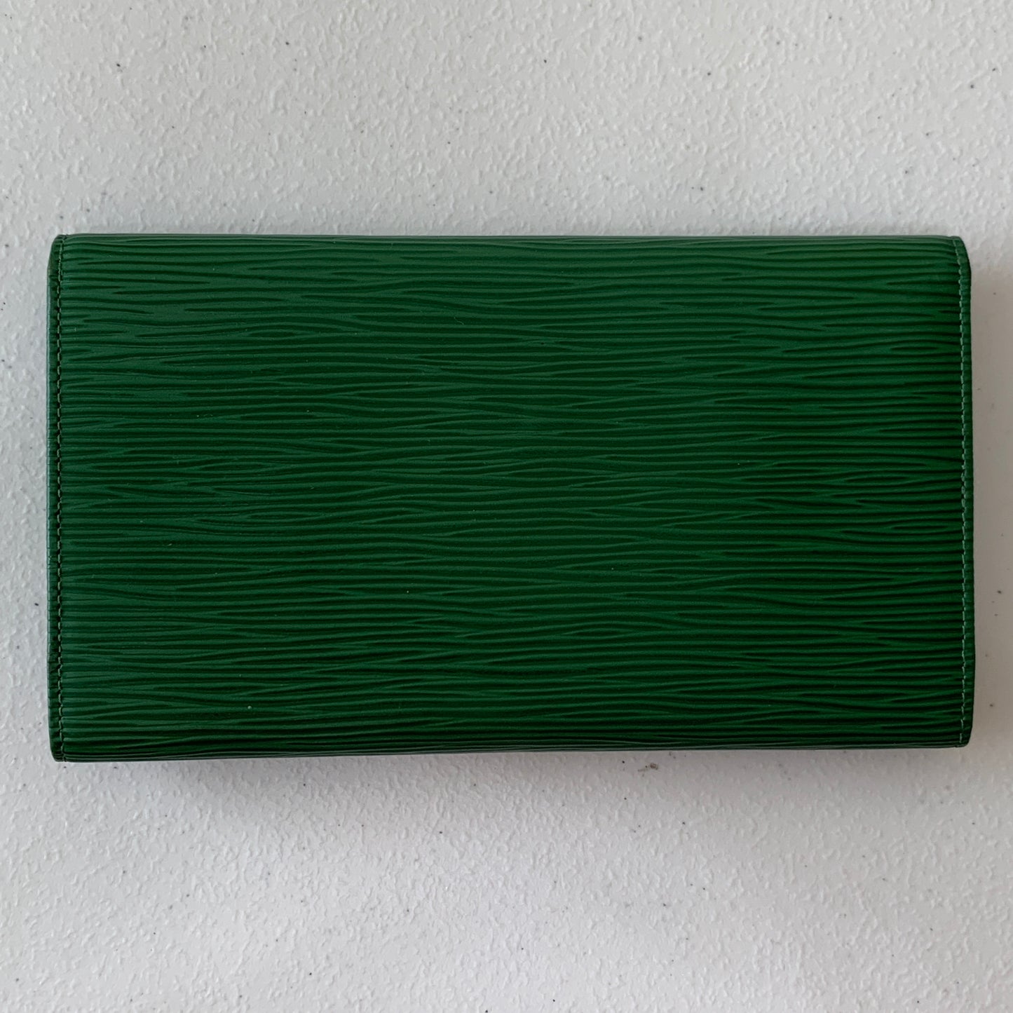 Louis Vuitton women’s green leather wallet CA1925 authentic with COA 4.3x7.5”