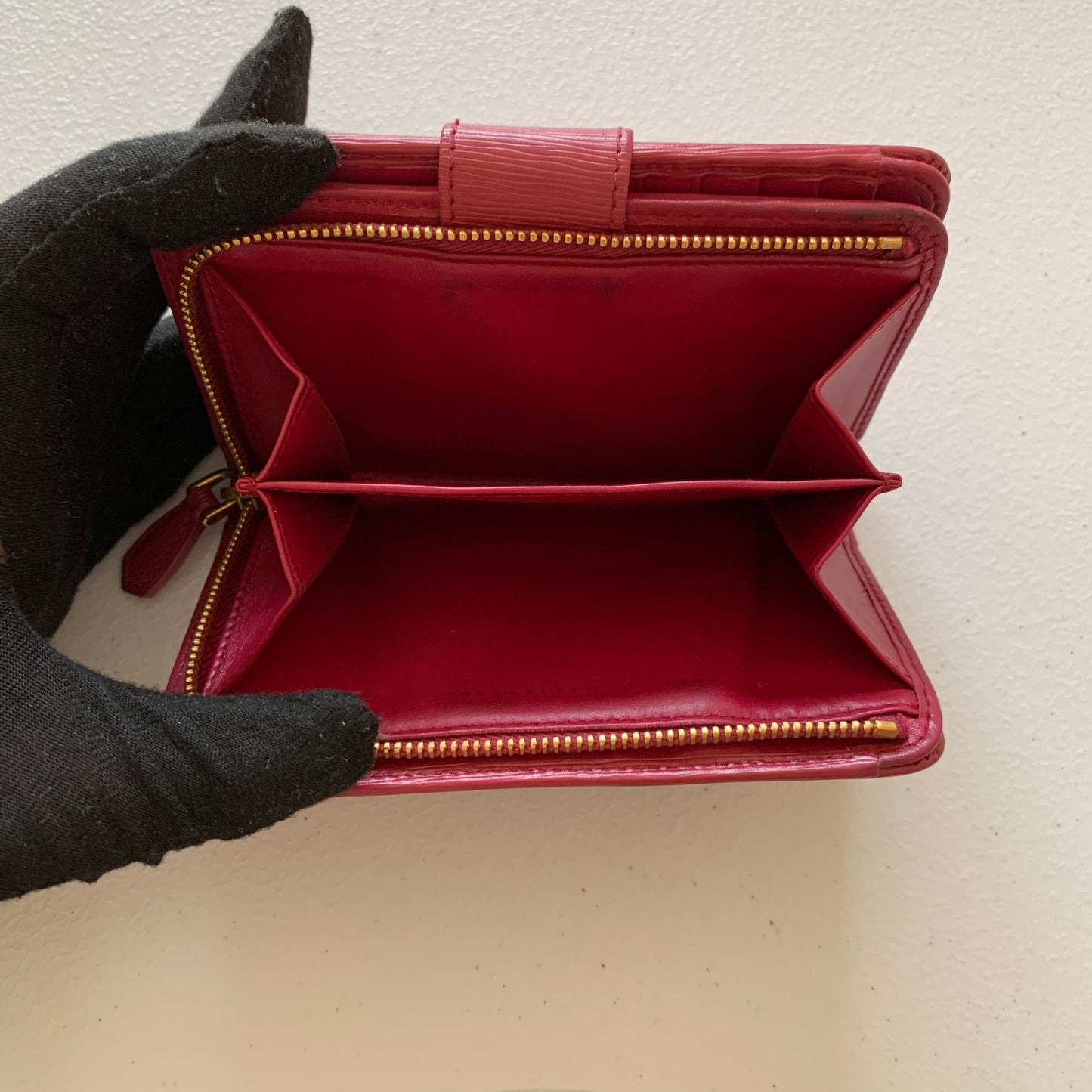 Prada women’s pink bifold compact leather wallet authentic with COA