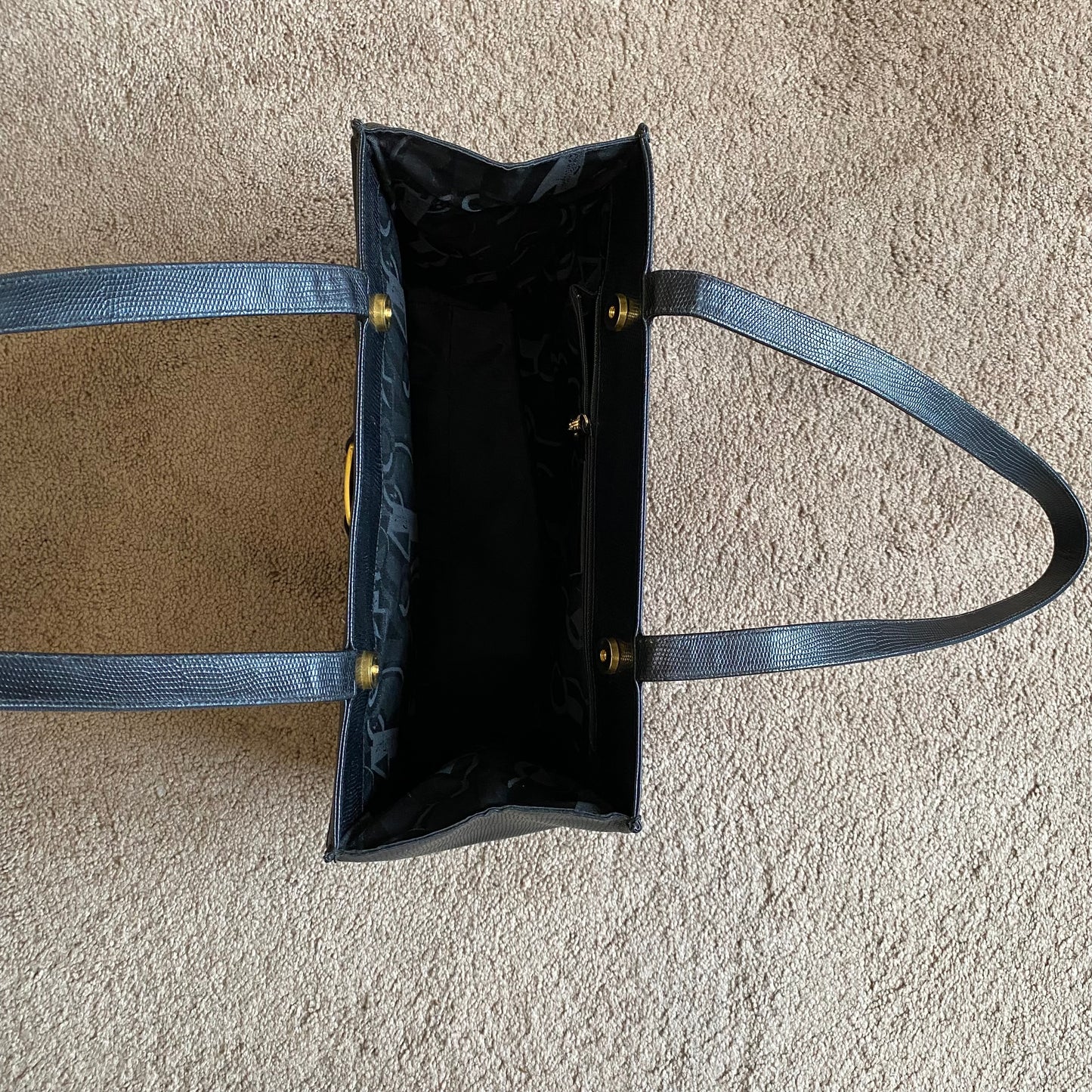 Ferragamo vara bow black leather shoulder bag Authentic with coa