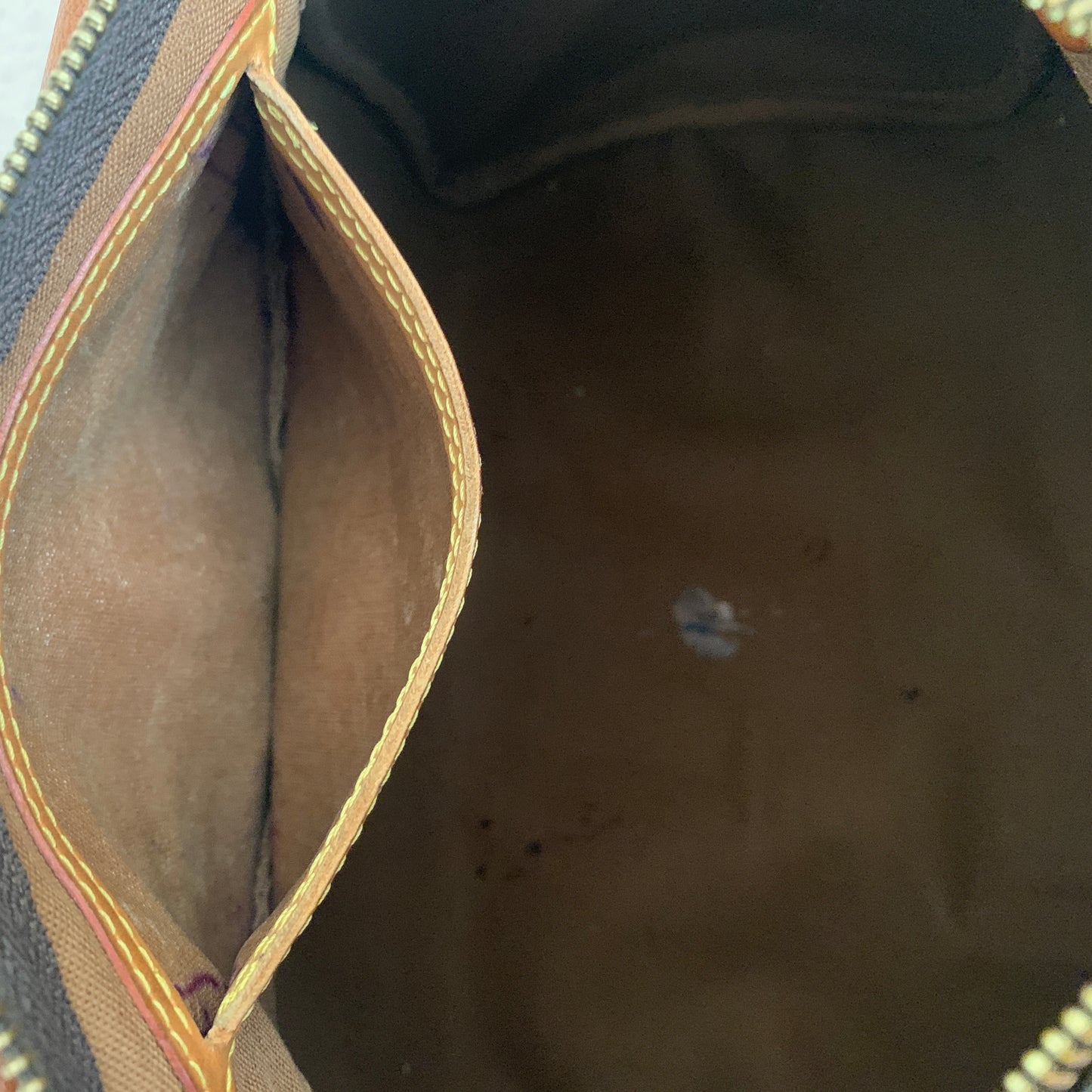 Authentic Louis Vuitton vintage speedy 30 handbag