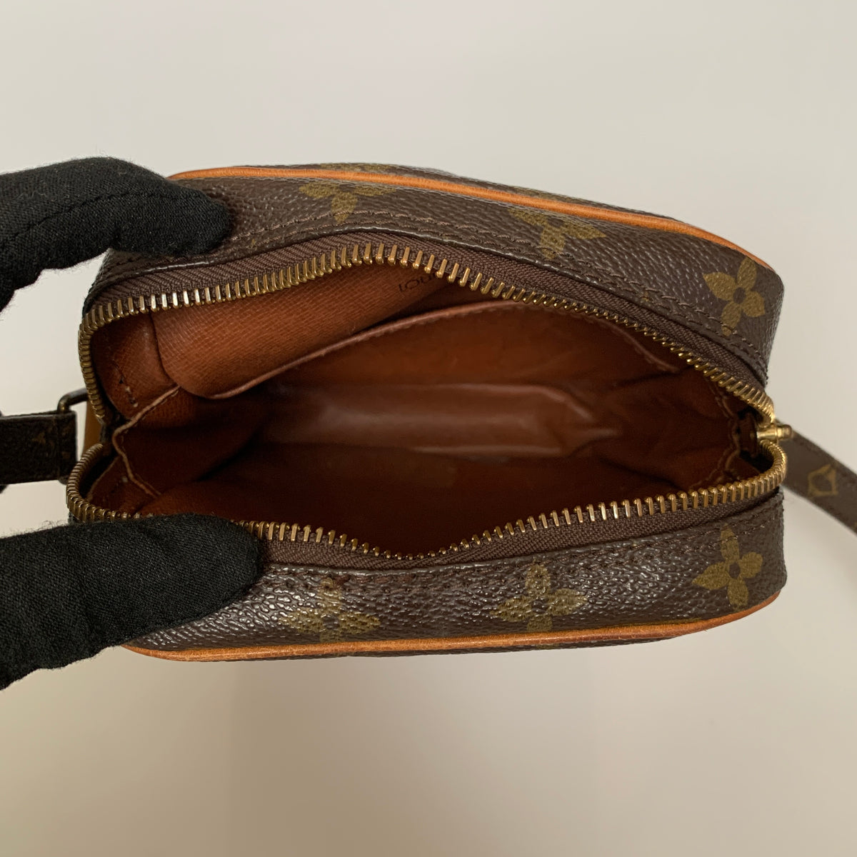 Louis Vuitton monogram 8903 SL crossbody bag authentic with COA9x6.7x1.7