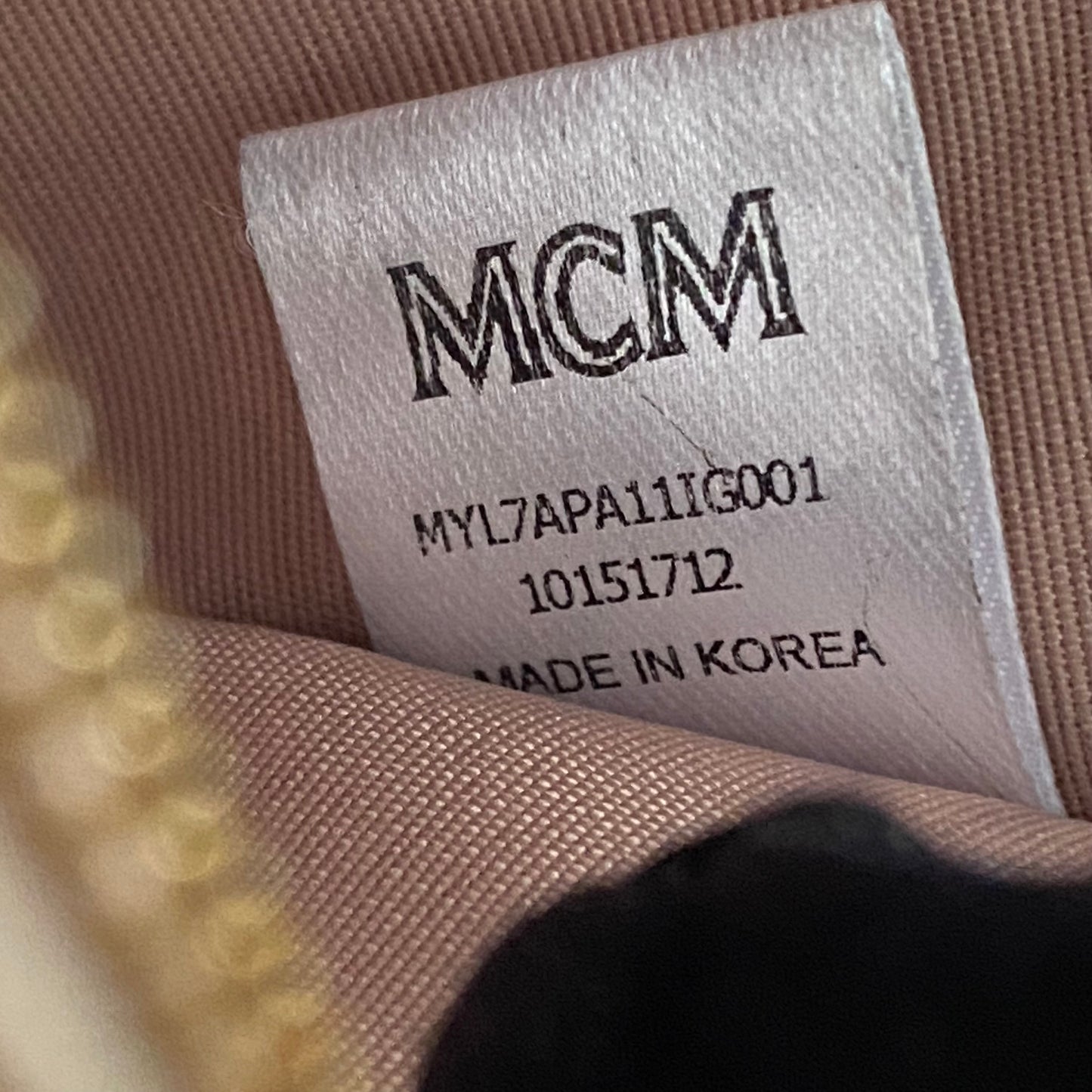 MCM wallet on chain authentic with coa dusty box 7.5x4