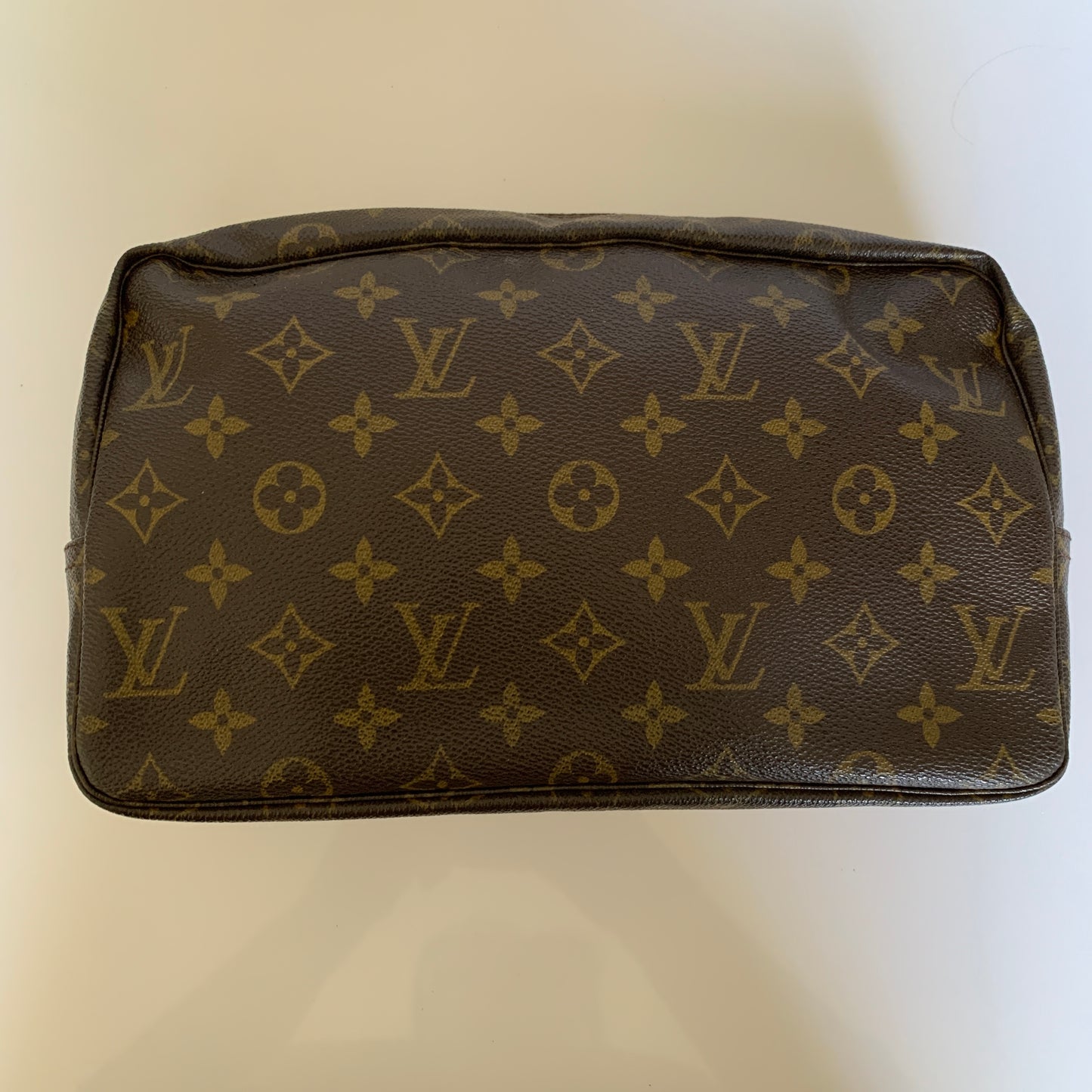 Louis Vuitton large cosmetic Pouch 28 monogram 864 NO authentic with COA
