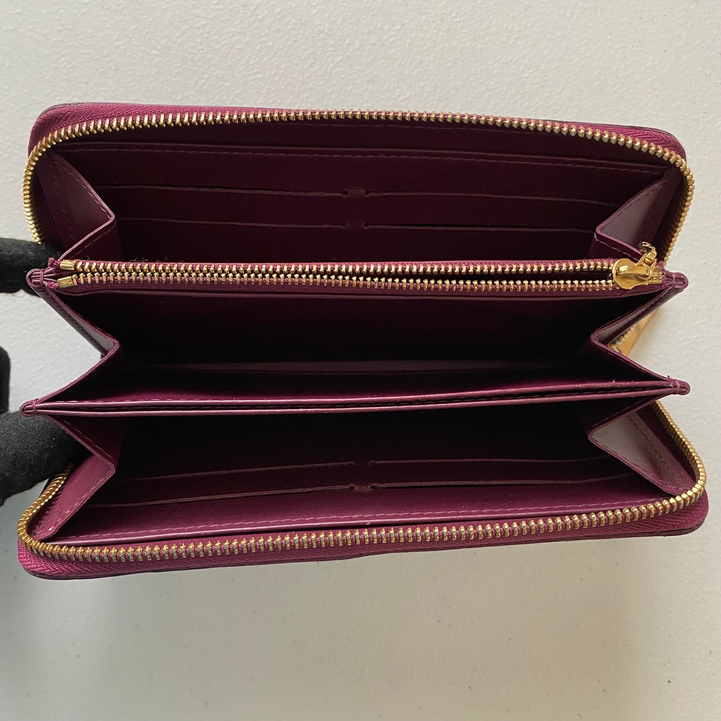 Louis Vuitton burgundy vernis monogram zippy wallet CA2038 Authentic with coa