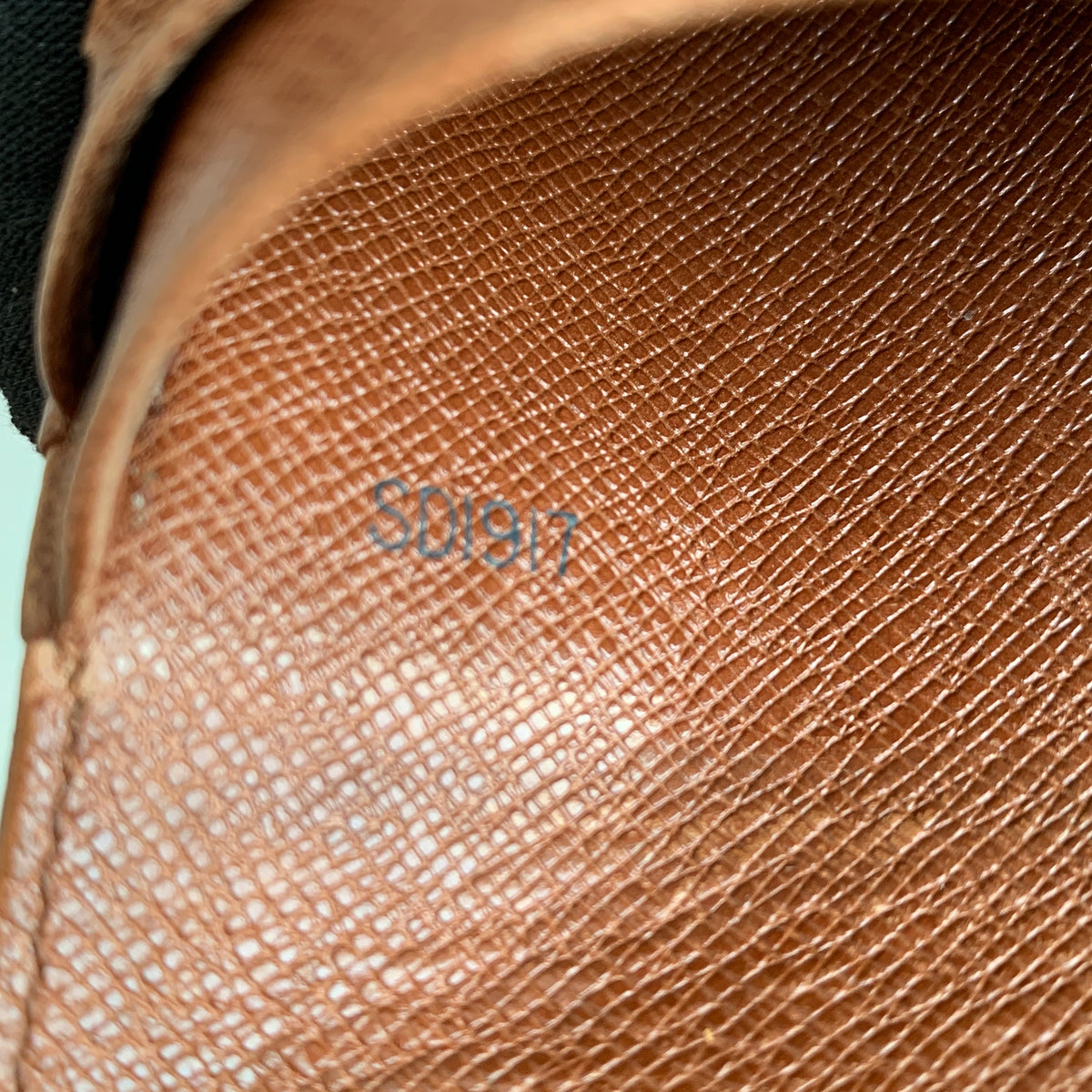 Louis Vuitton monogram kisslock wallet SD1917 Authentic with COA 5.2x3.6