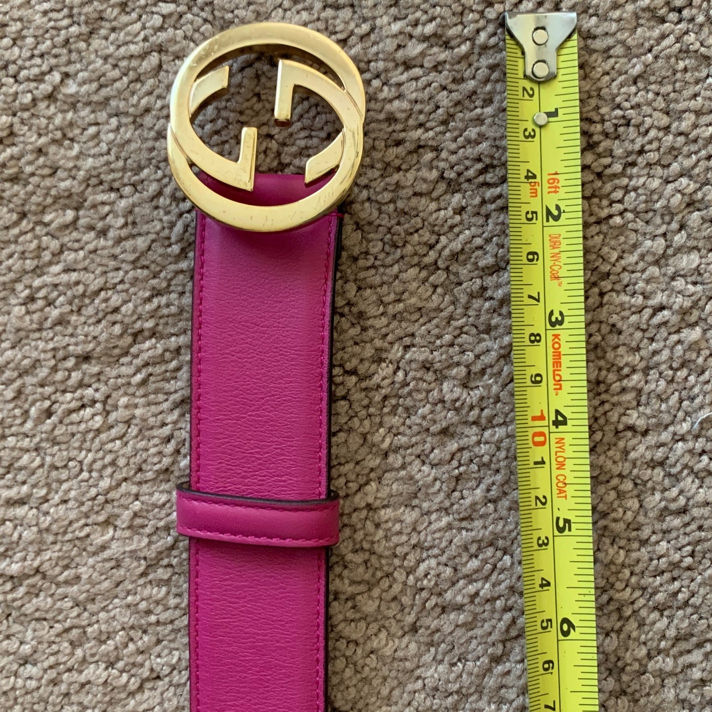 Authentic Gucci women’s fuchsia leather belt
