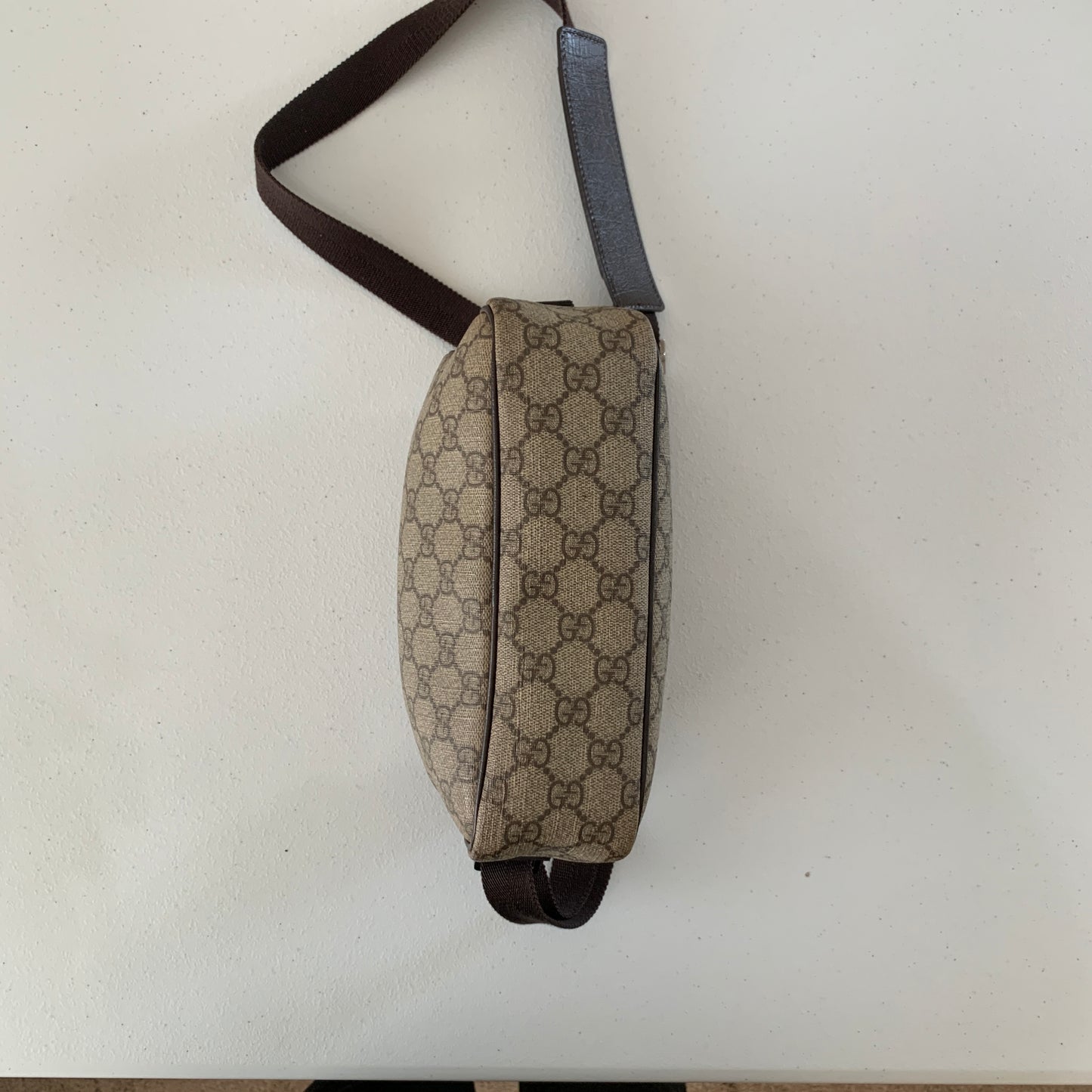 Gucci GG supreme crossbody Bag authentic with COA