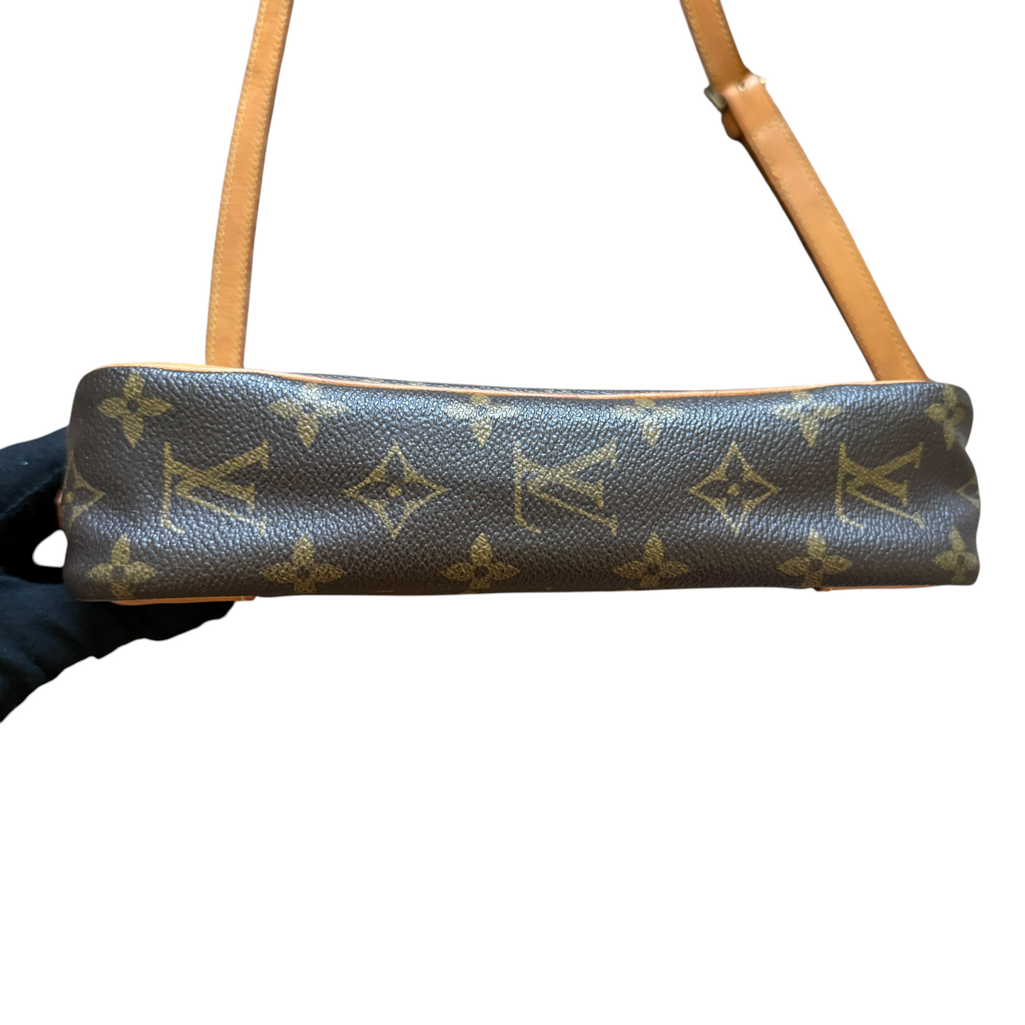Louis Vuitton monogram crossbody bag authentic with COA 9x6x2