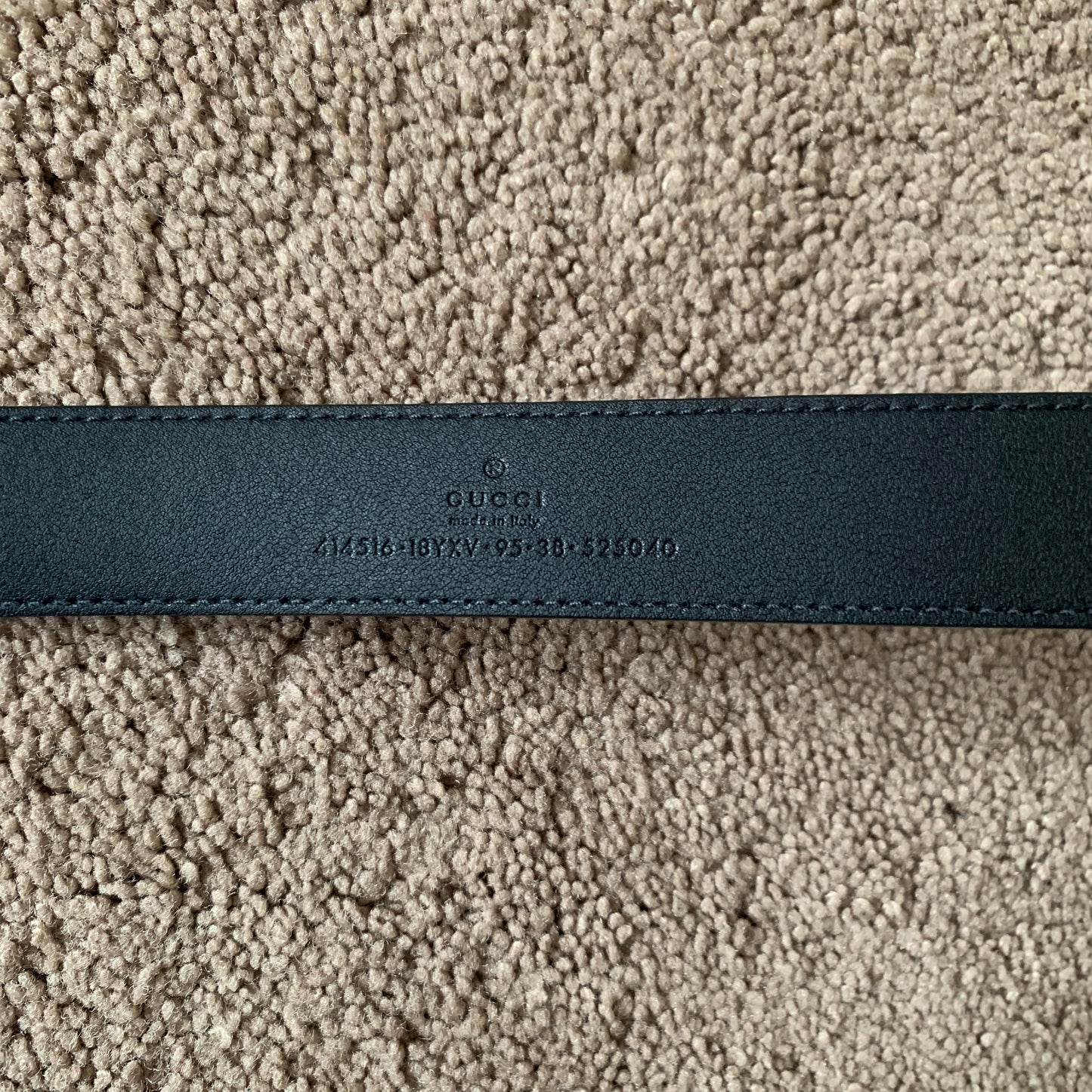 Authentic Gucci unisex black leather belt with GG marmont buckle