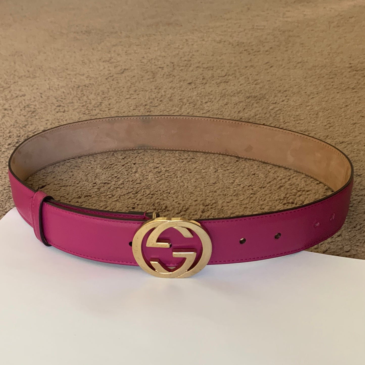 Authentic Gucci women’s fuchsia leather belt