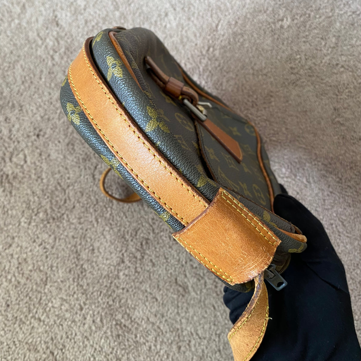 Louis Vuitton vintage monogram crossbody bag Authentic with COA 11.5x8.5x2