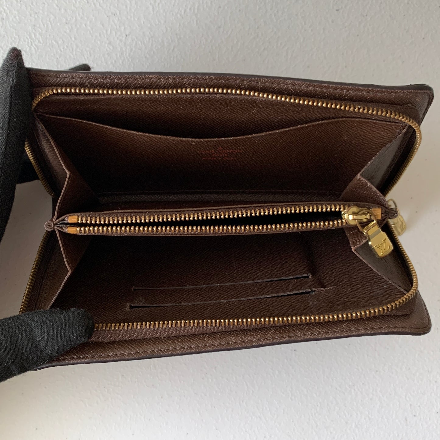 Louis Vuitton damier zippy wallet ca0073 authentic with COA 3.8x7.3”
